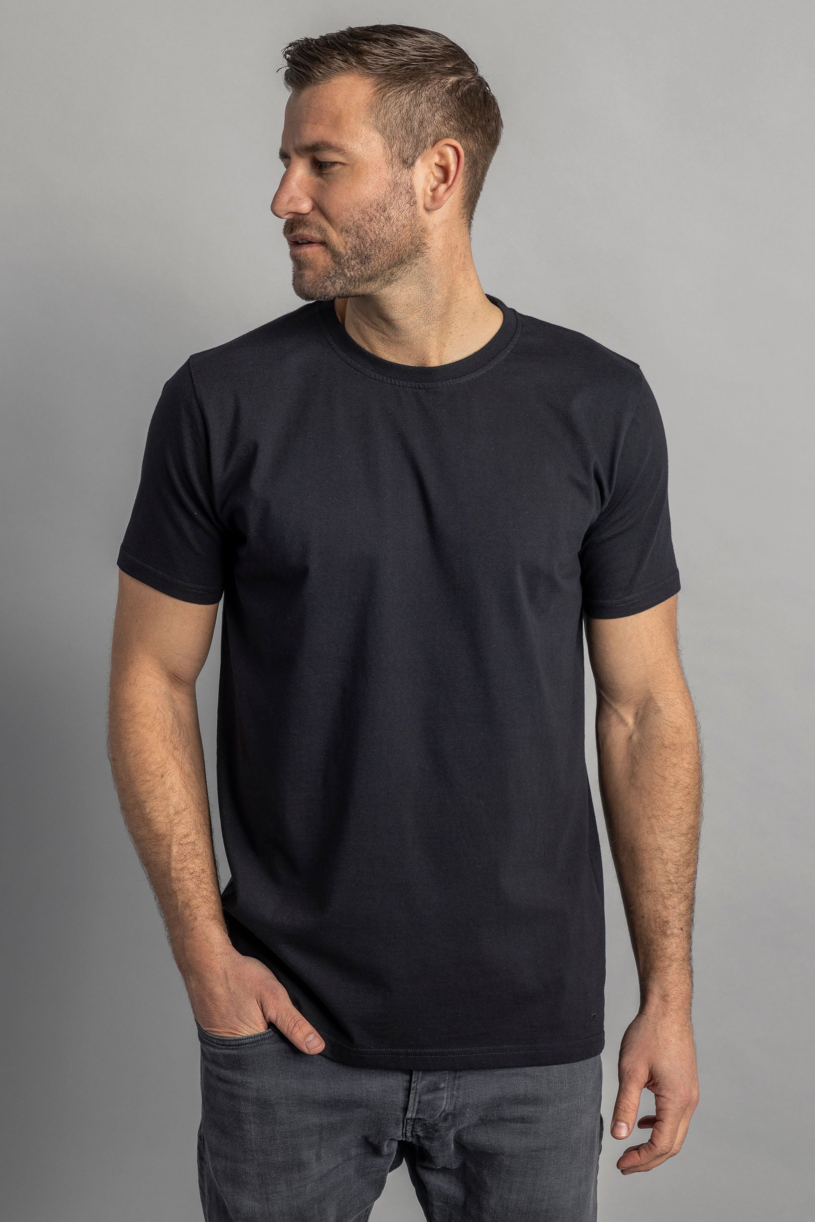Premium Blank T-Shirt SLIM von Dirts aus Bio Baumwolle
