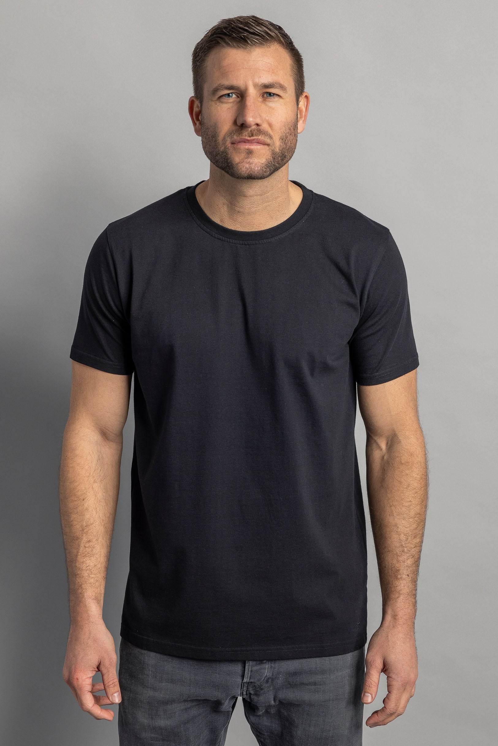 Premium Blank T-Shirt SLIM von Dirts aus Bio Baumwolle