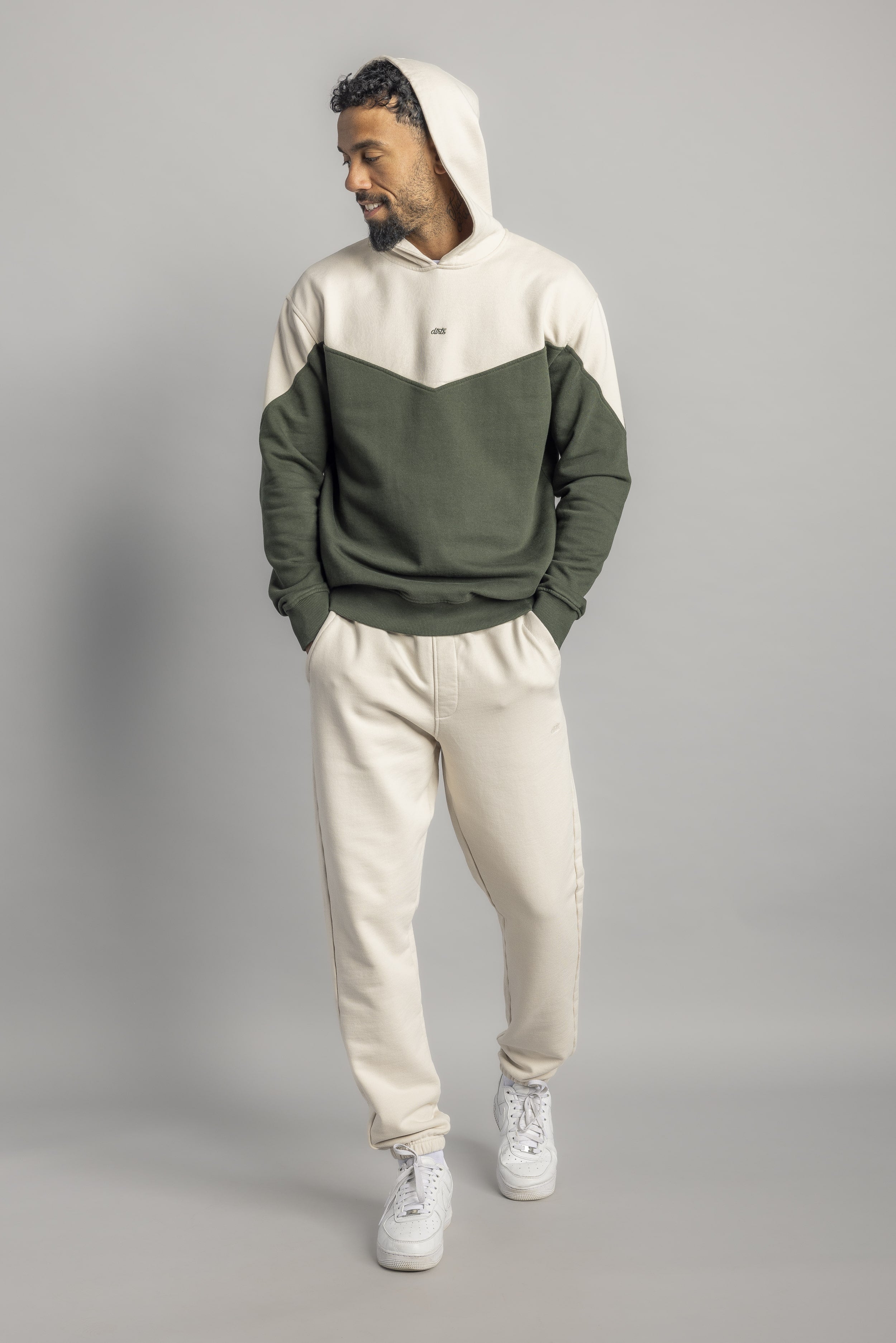 Color Block Hoodie in Oat milk & moss green von Dirts