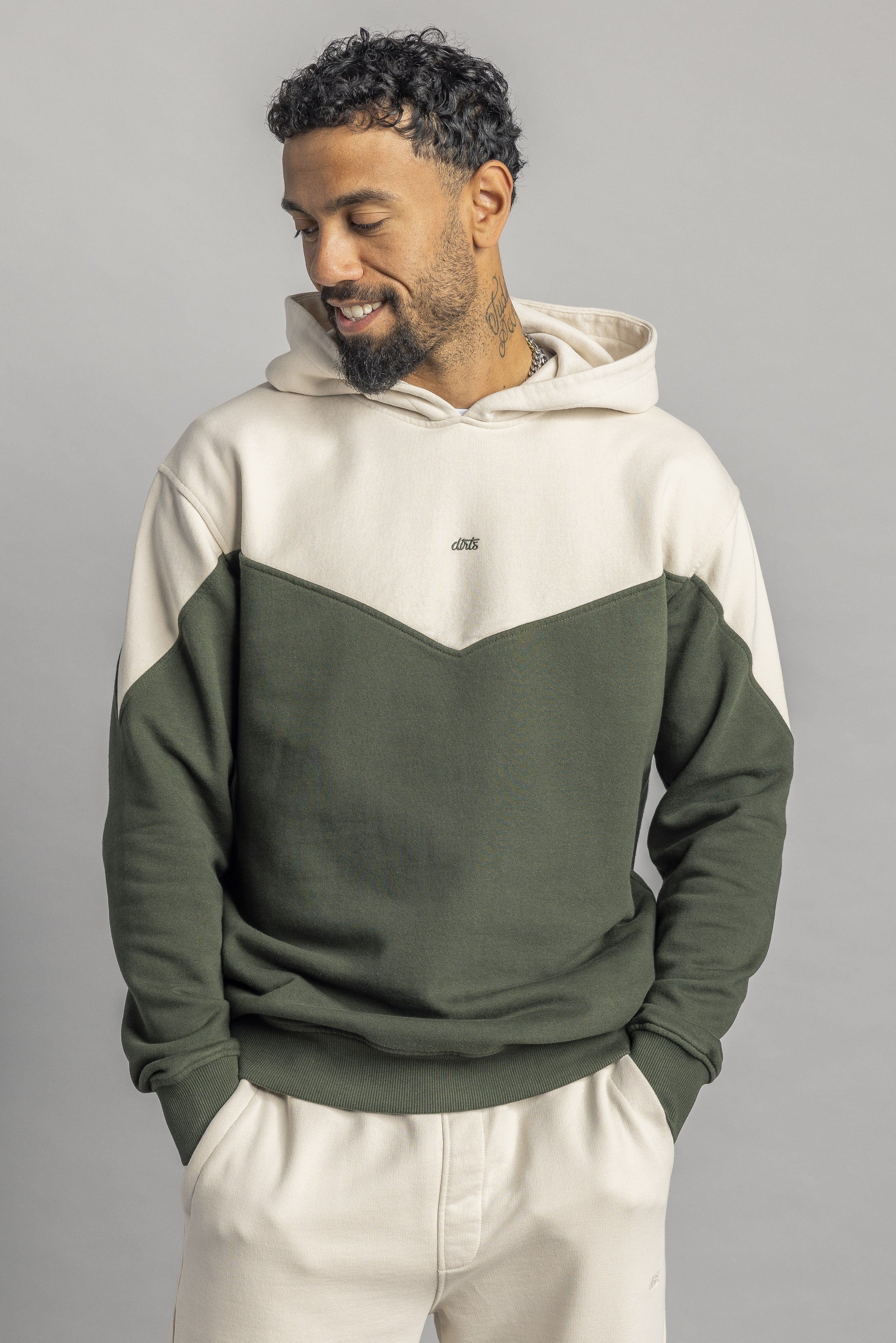 Color Block Hoodie in Oat milk & moss green von Dirts