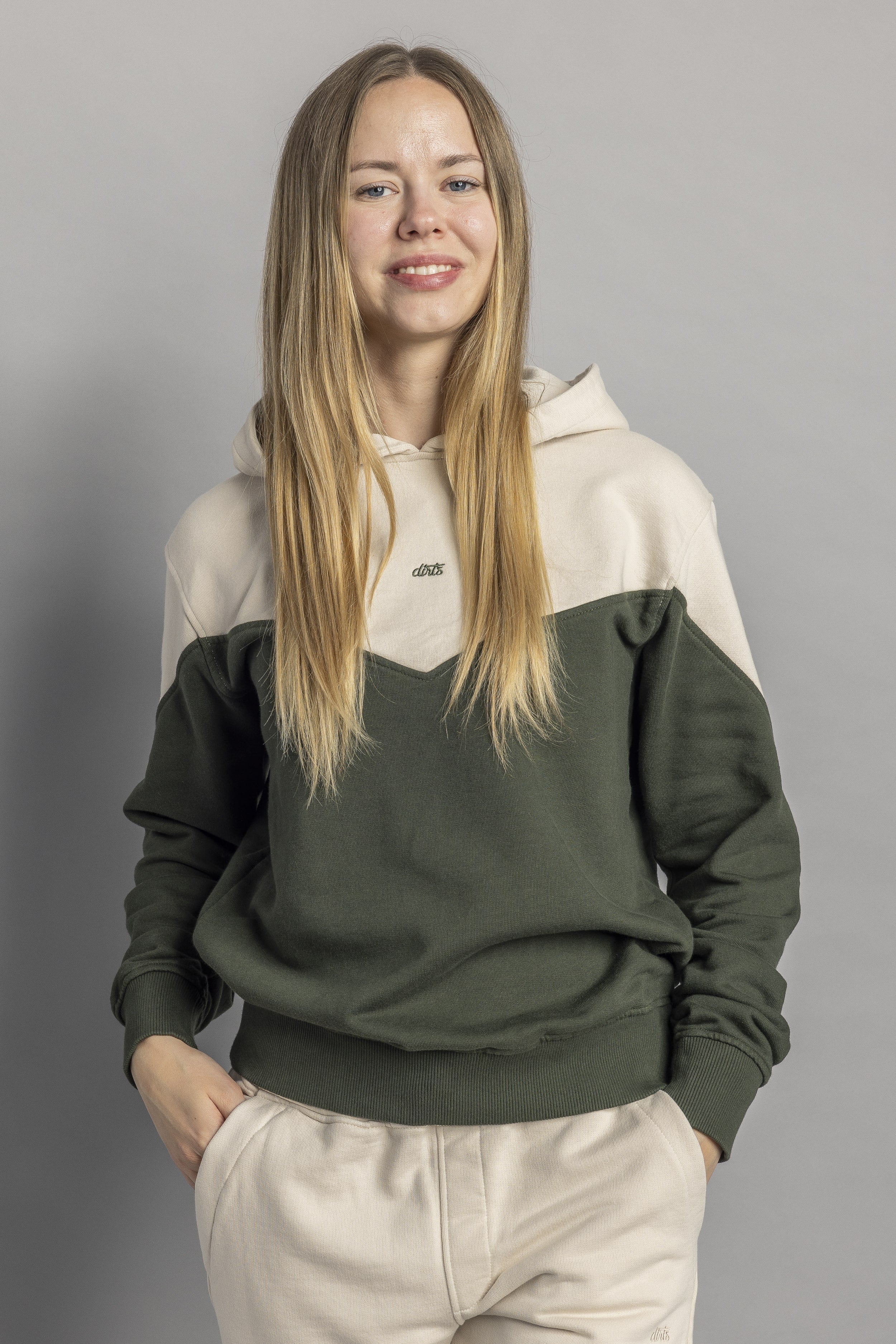 Color Block Hoodie in Oat milk & moss green von Dirts
