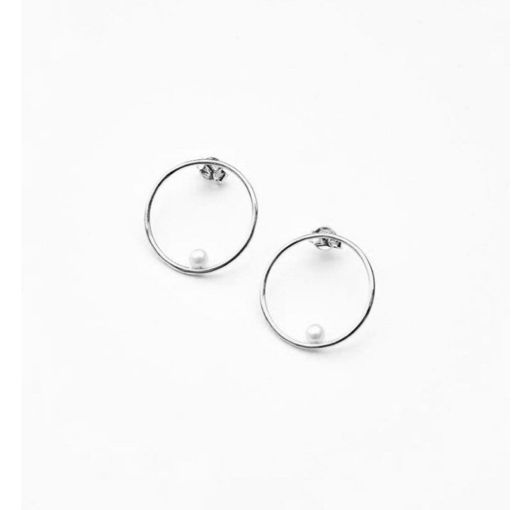 Billabong round earrings with pearl
