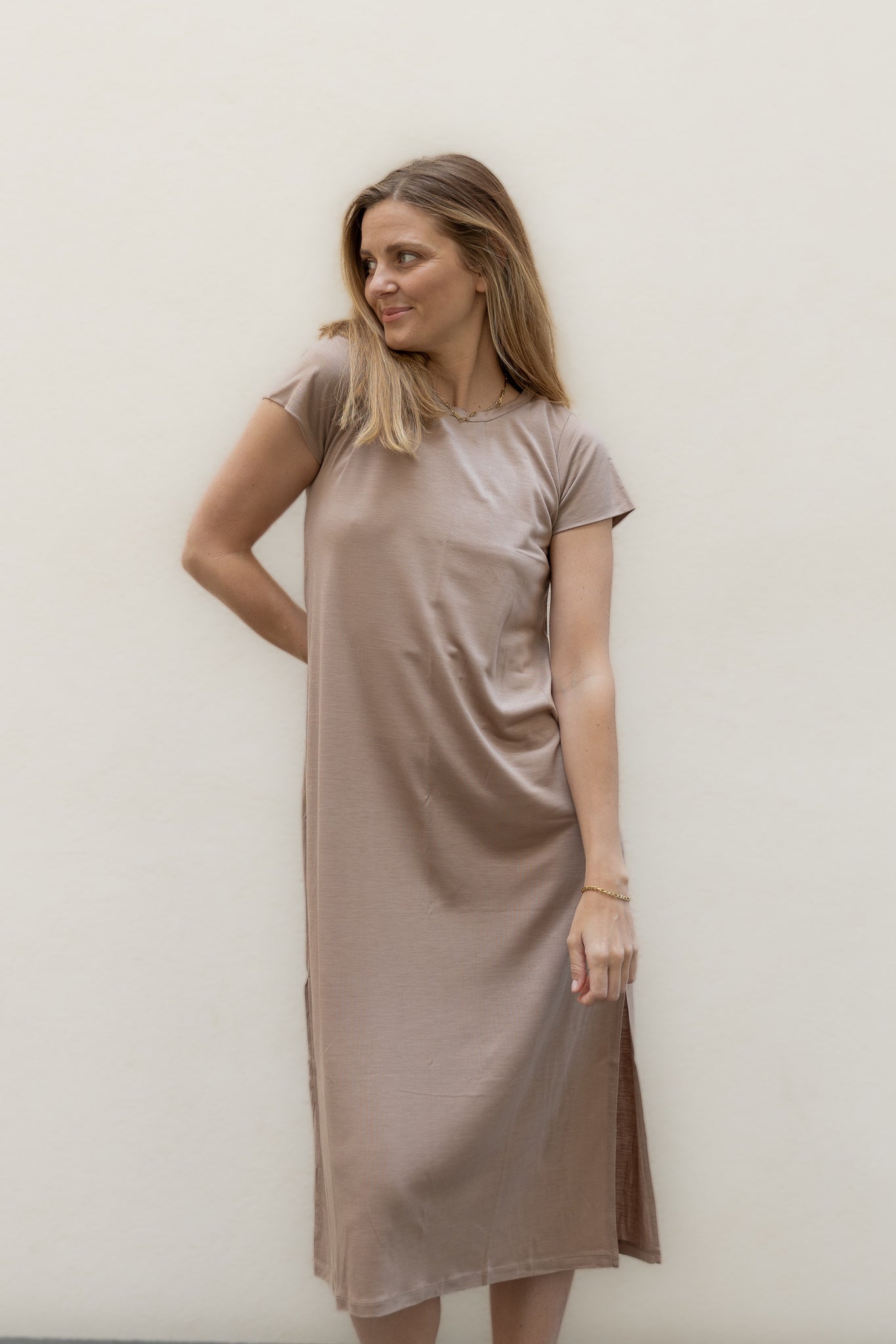 Robe beige BAYA en 100% Tencel de Pura Clothing