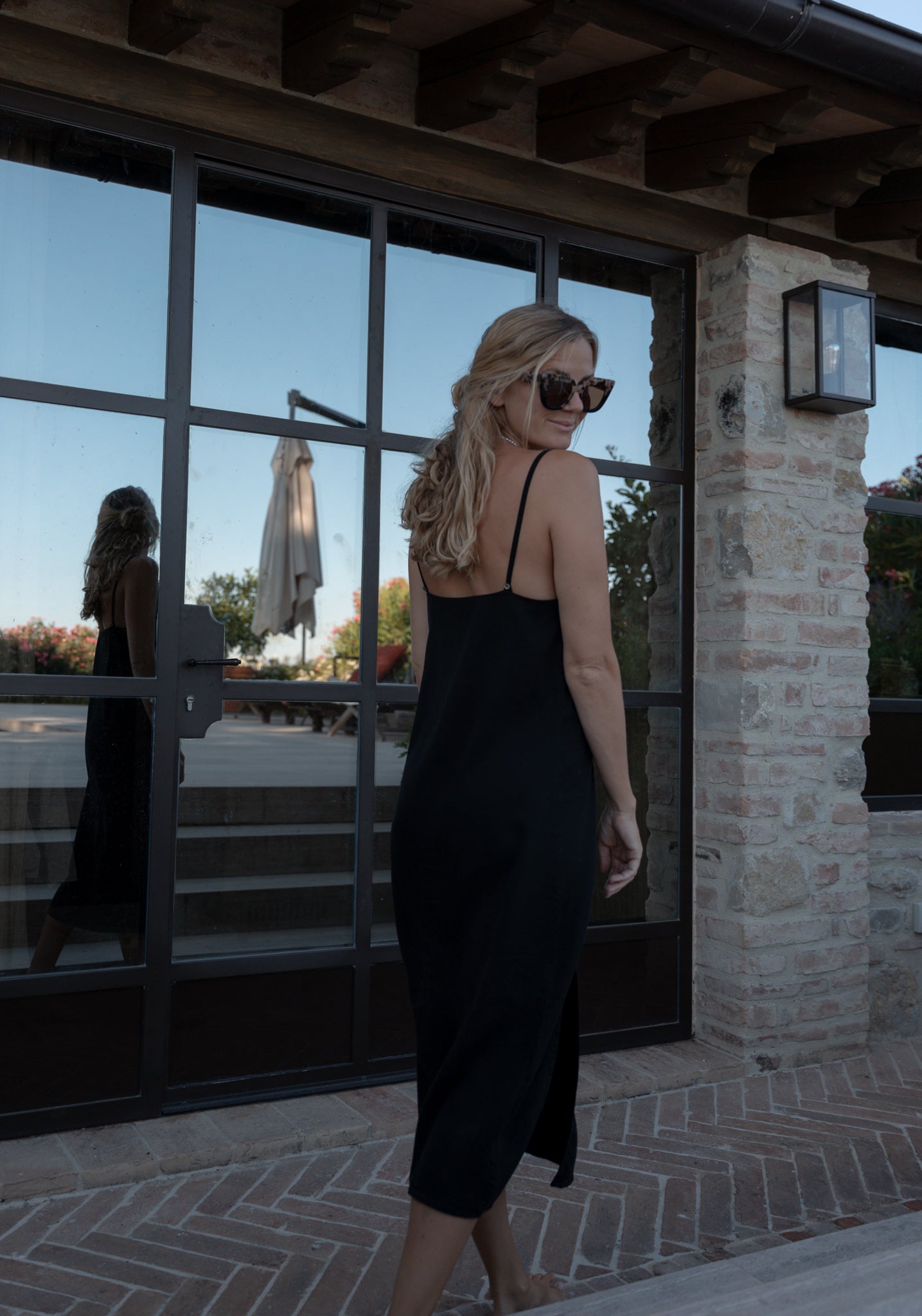 Robe midi noire BELLA en 100% Tencel de Pura Clothing