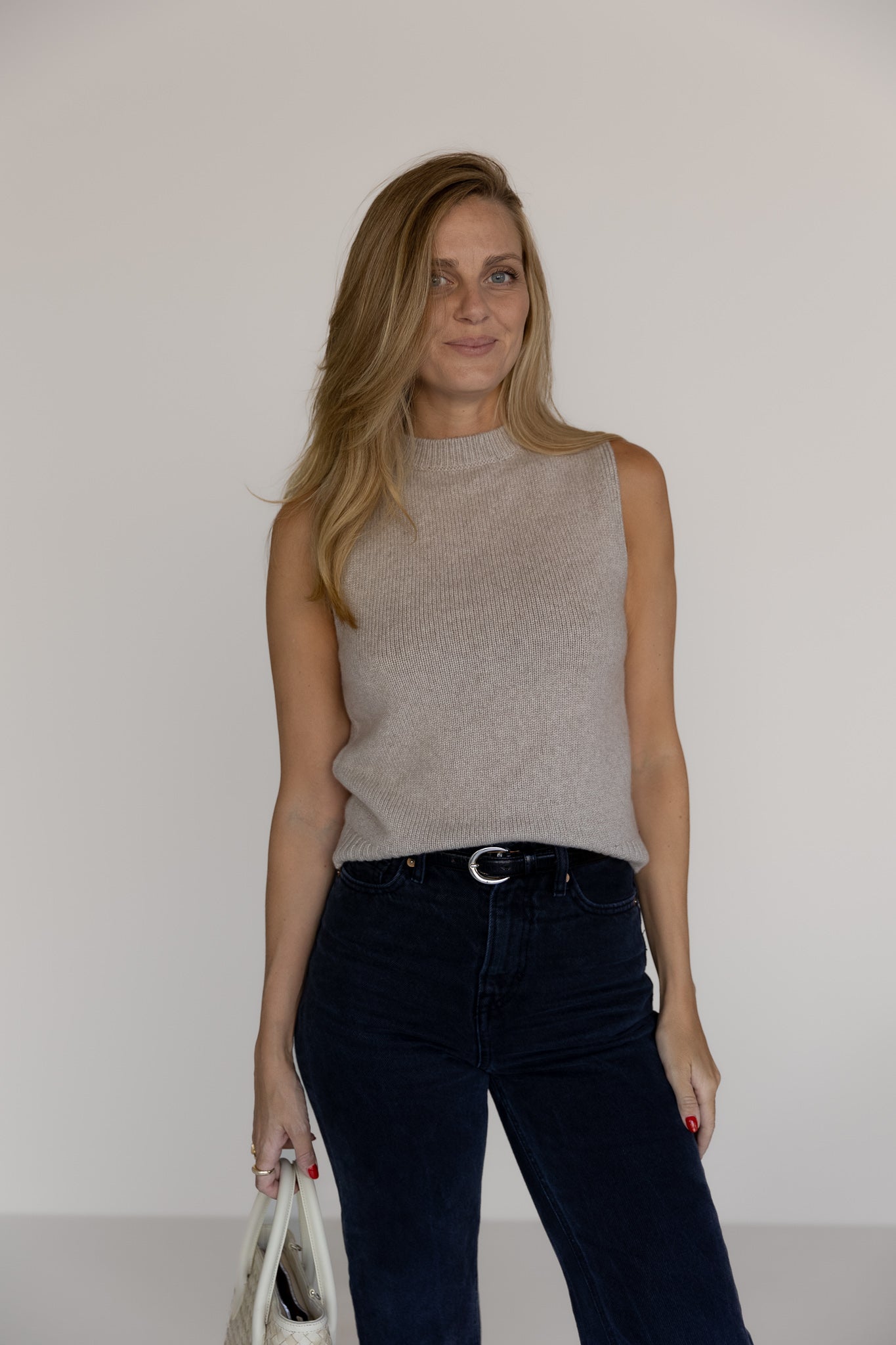 Débardeur à col montant en cachemire/soie grège de Pura Clothing