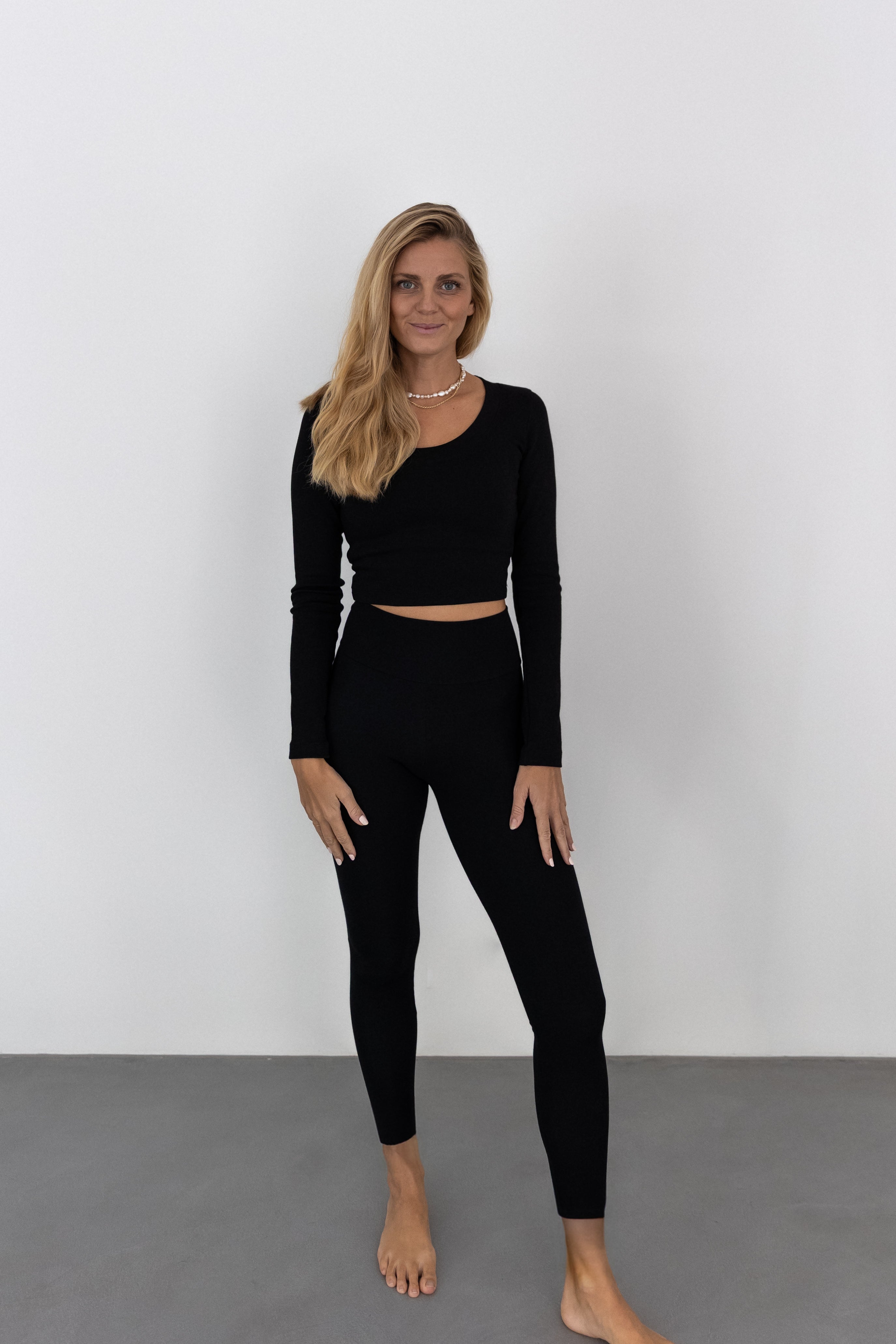 CROPPED LEGGINGS TENCEL BLACK von Pura Clothing