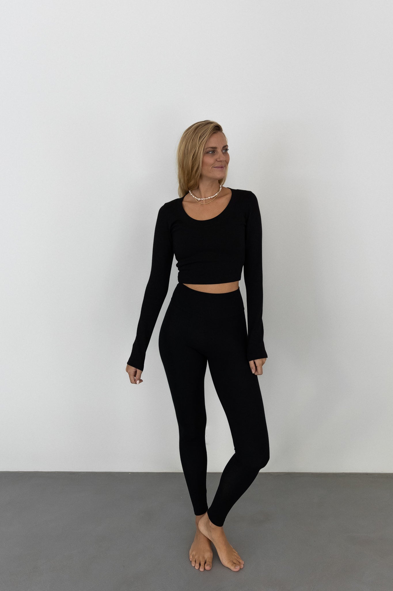 Schwarzes langärmliges Shirt aus Tencel & Bio-Buamwolle von PURA Clothing