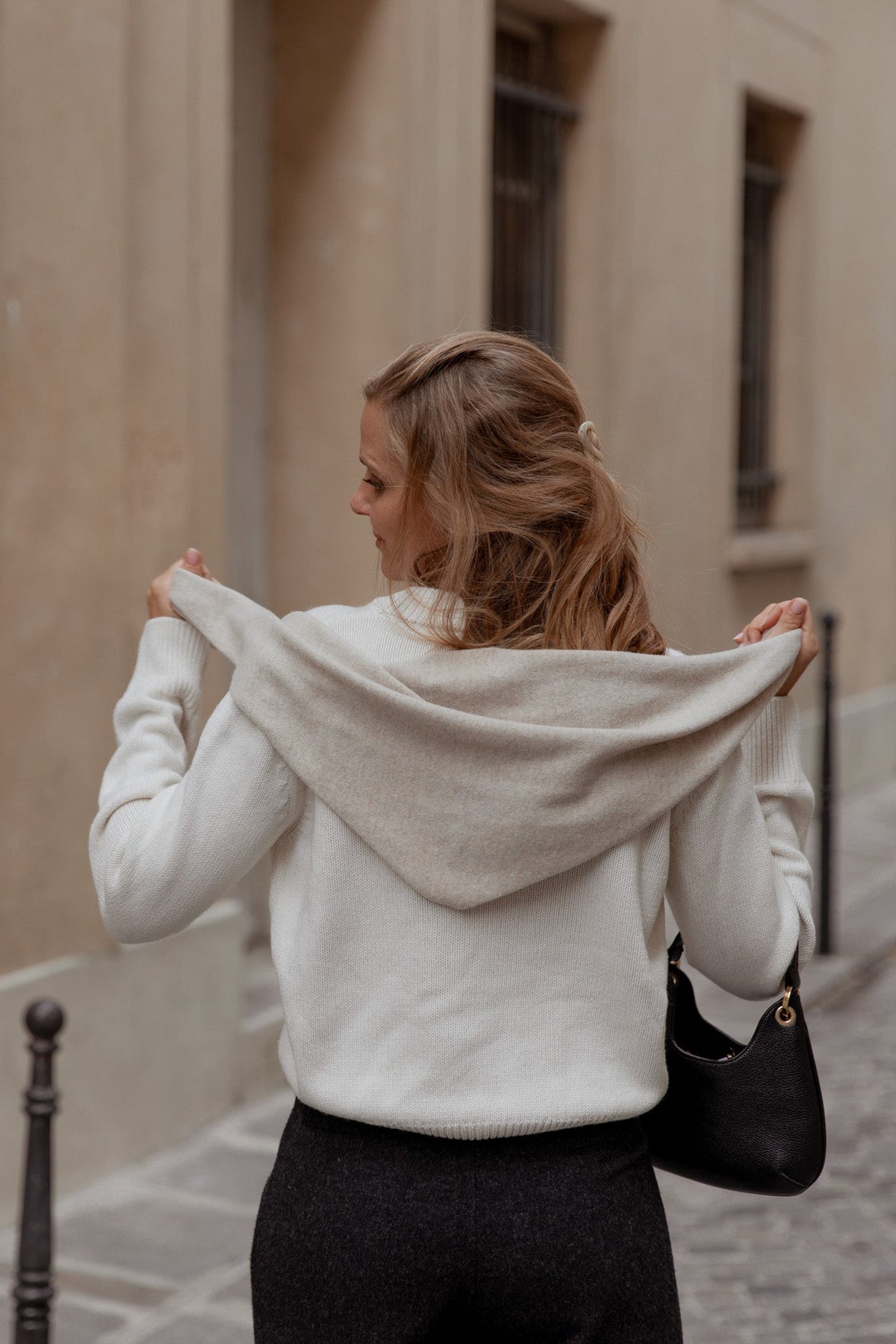 Beiges Bandana Triangle aus 100% Merinowolle von Pura Clothing