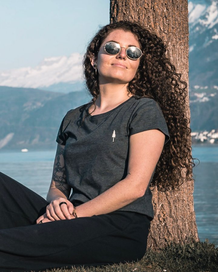 Schwarzes T-Shirt Tree aus Bio-Baumwolle von Nikin