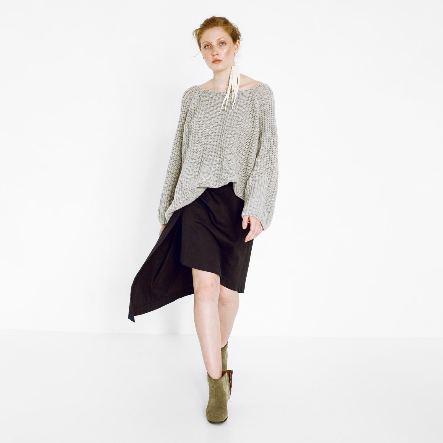 Asymmetrical skirt in black made of organic cotton