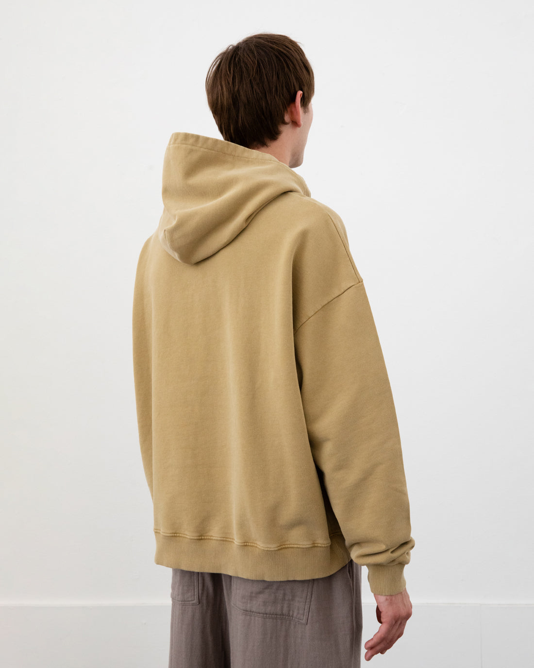 Gelber Pullover Logo aus 100% Bio-Baumwolle von Rotholz