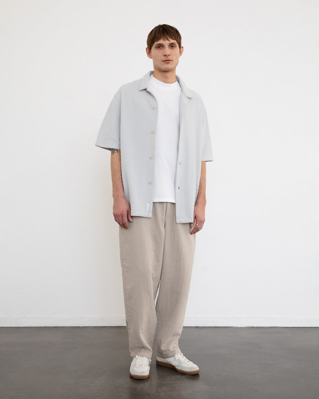 Grey bowling shirt made from 100% organic cotton by Rotholz