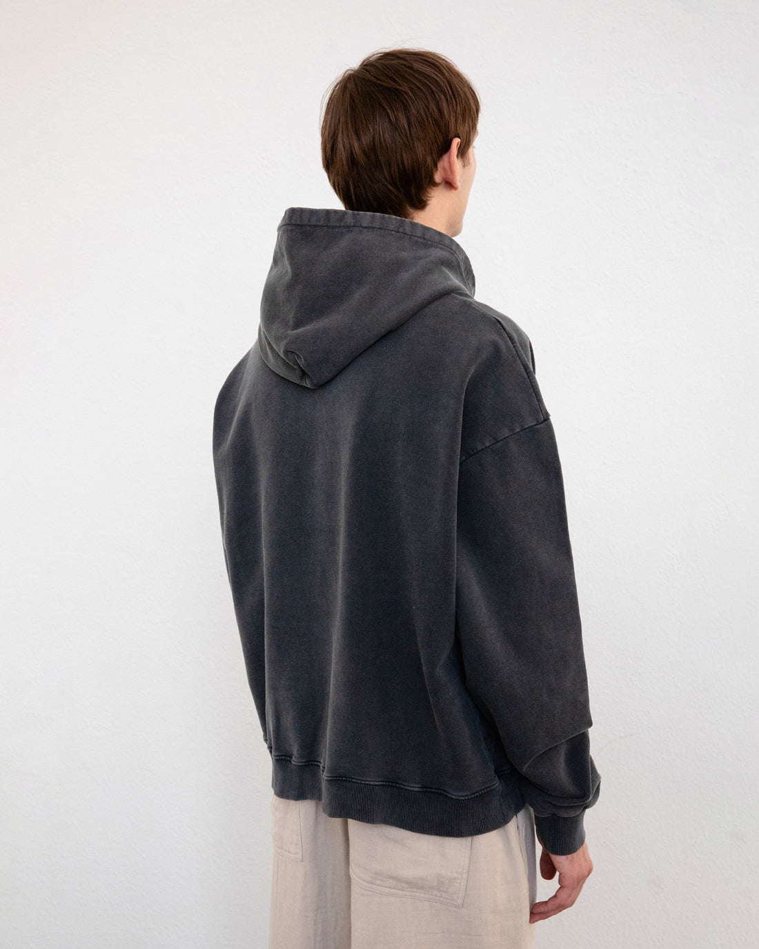 Schwarzer Pullover Logo aus 100% Bio-Baumwolle von Rotholz