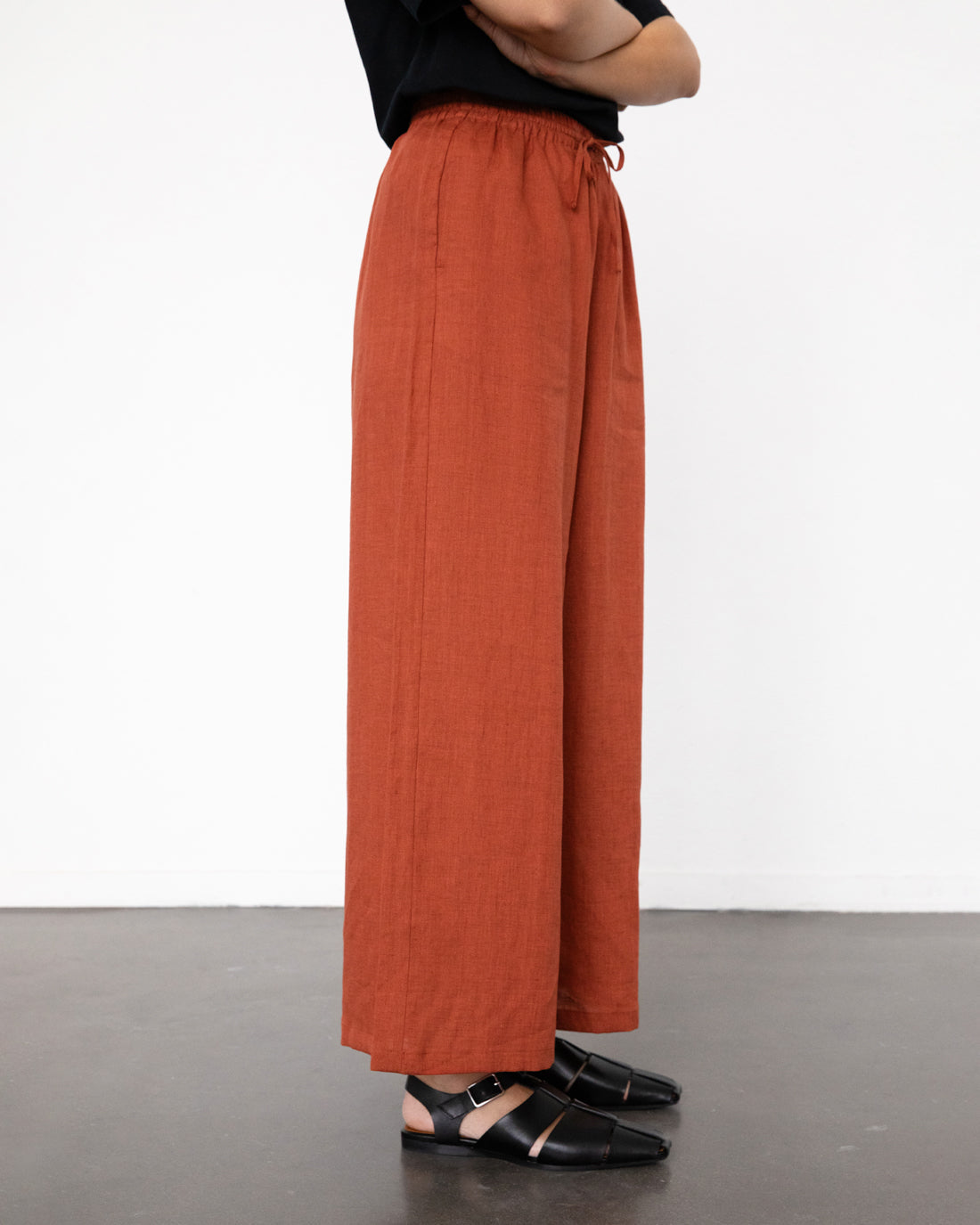 Rote Weite Hose aus 100% Bio-Baumwolle von Rotholz