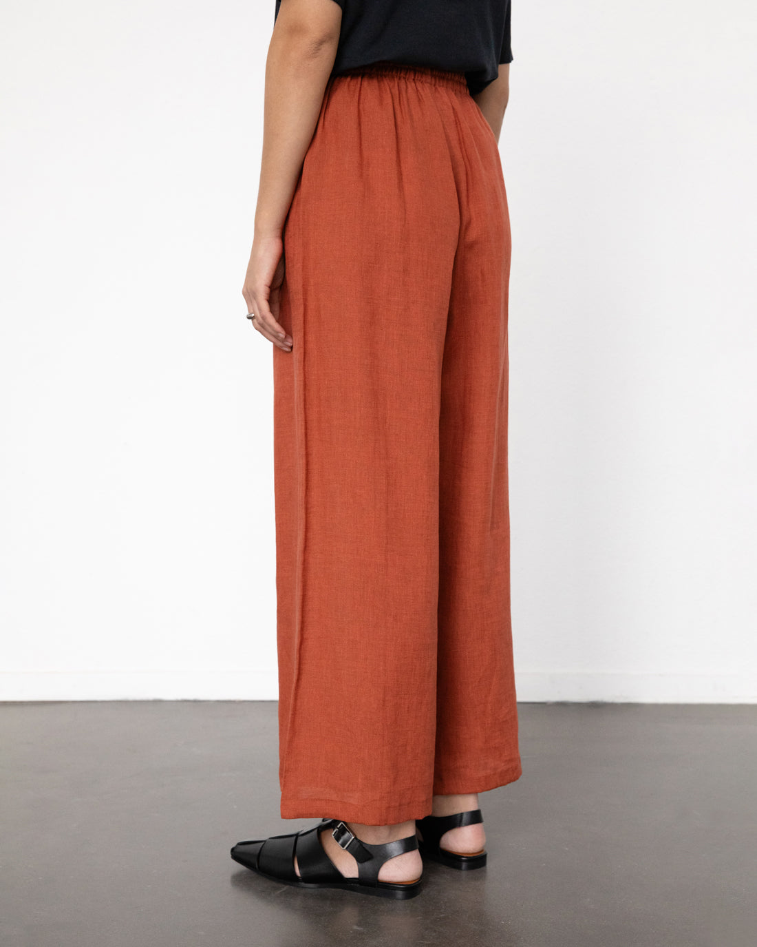 Rote Weite Hose aus 100% Bio-Baumwolle von Rotholz