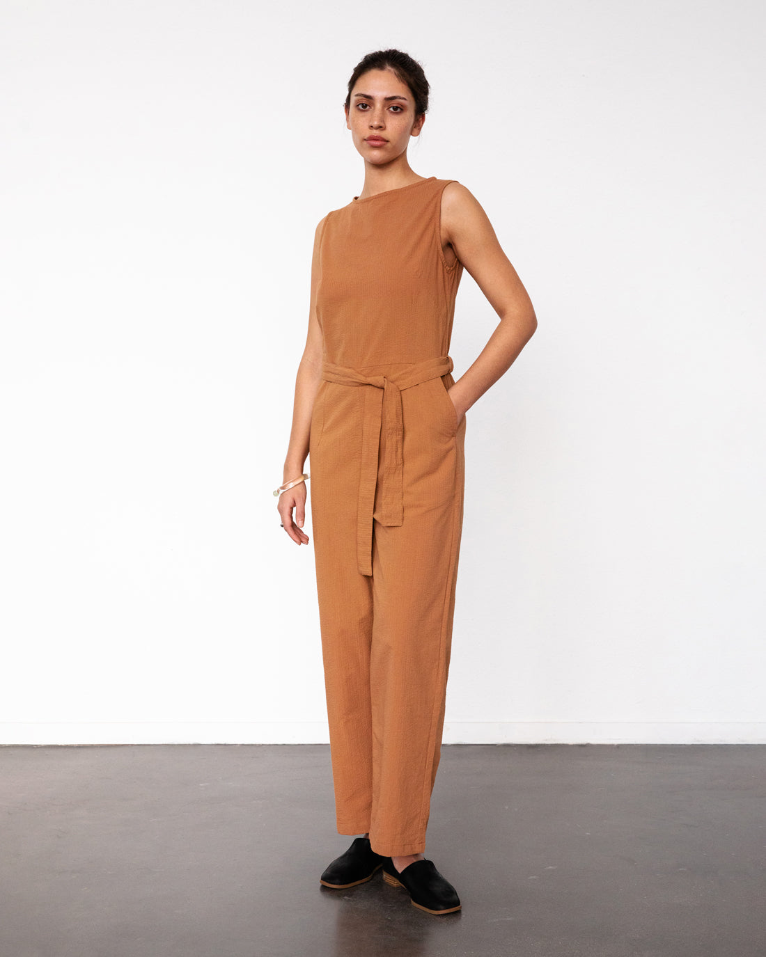 Hellbrauner Jumpsuit Seesucker aus 100% Bio-Baumwolle von Rotholz