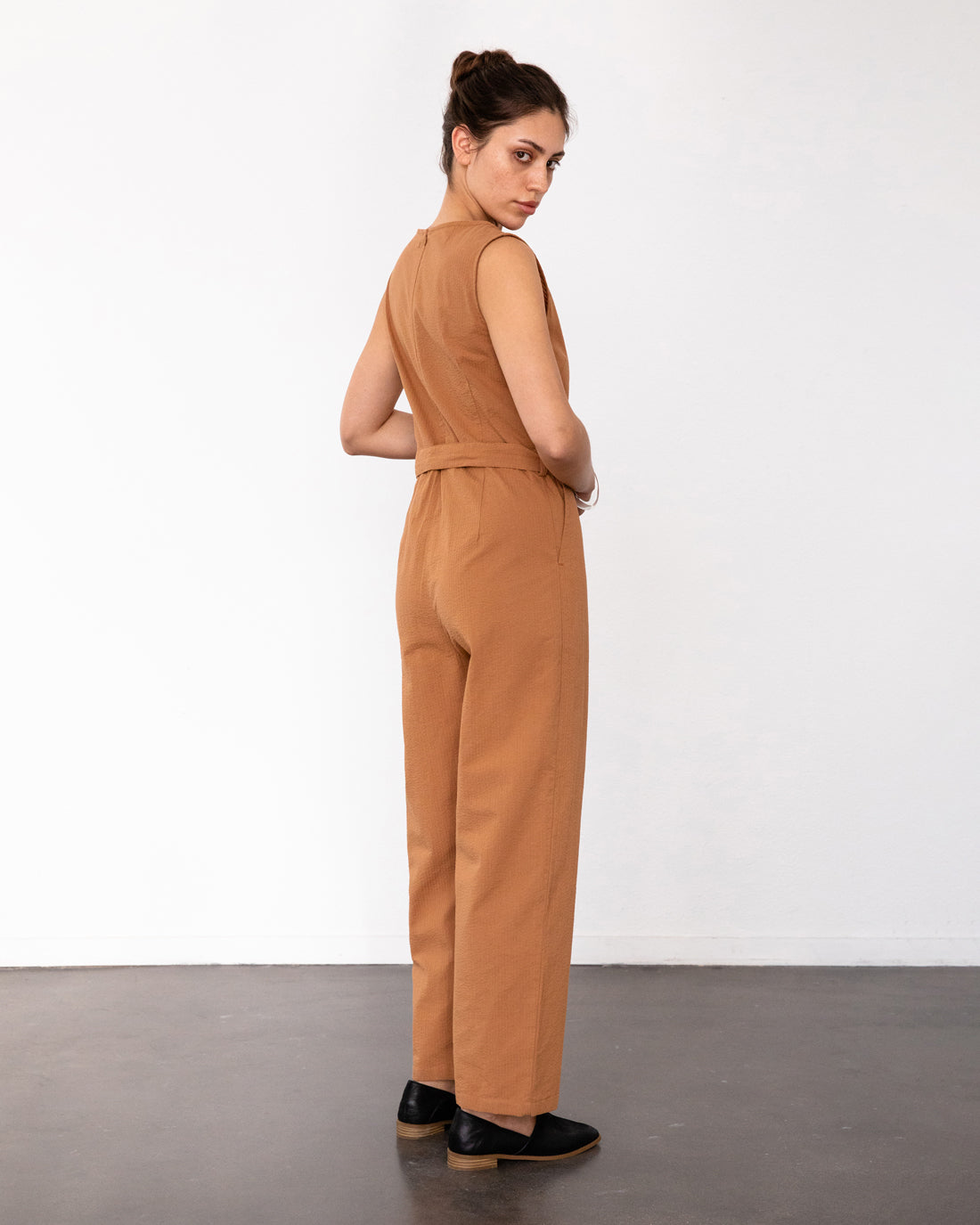 Hellbrauner Jumpsuit Seesucker aus 100% Bio-Baumwolle von Rotholz