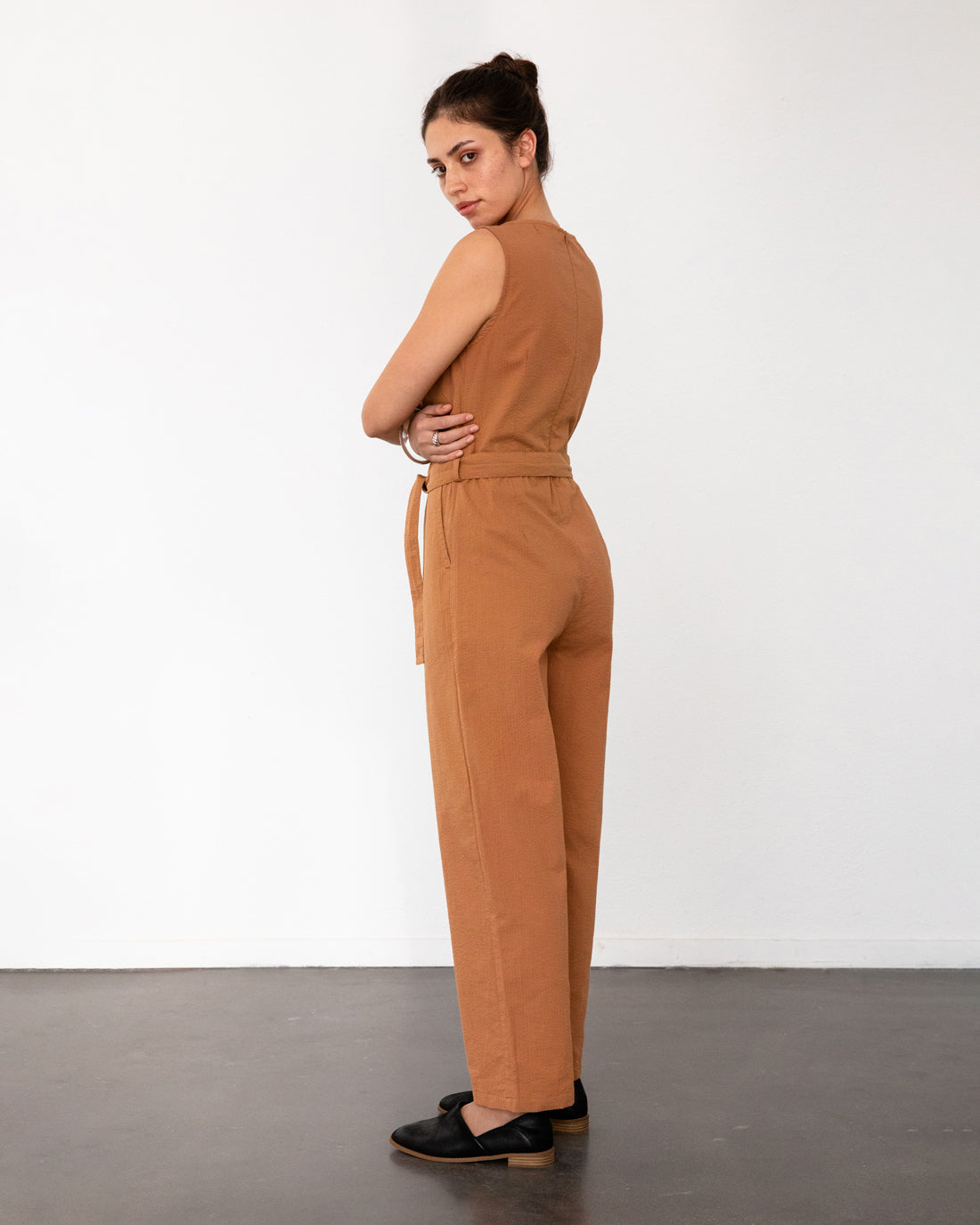 Hellbrauner Jumpsuit Seesucker aus 100% Bio-Baumwolle von Rotholz