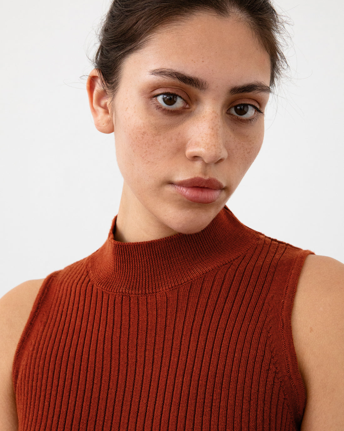 Red knit top made of merino wool by Rotholz