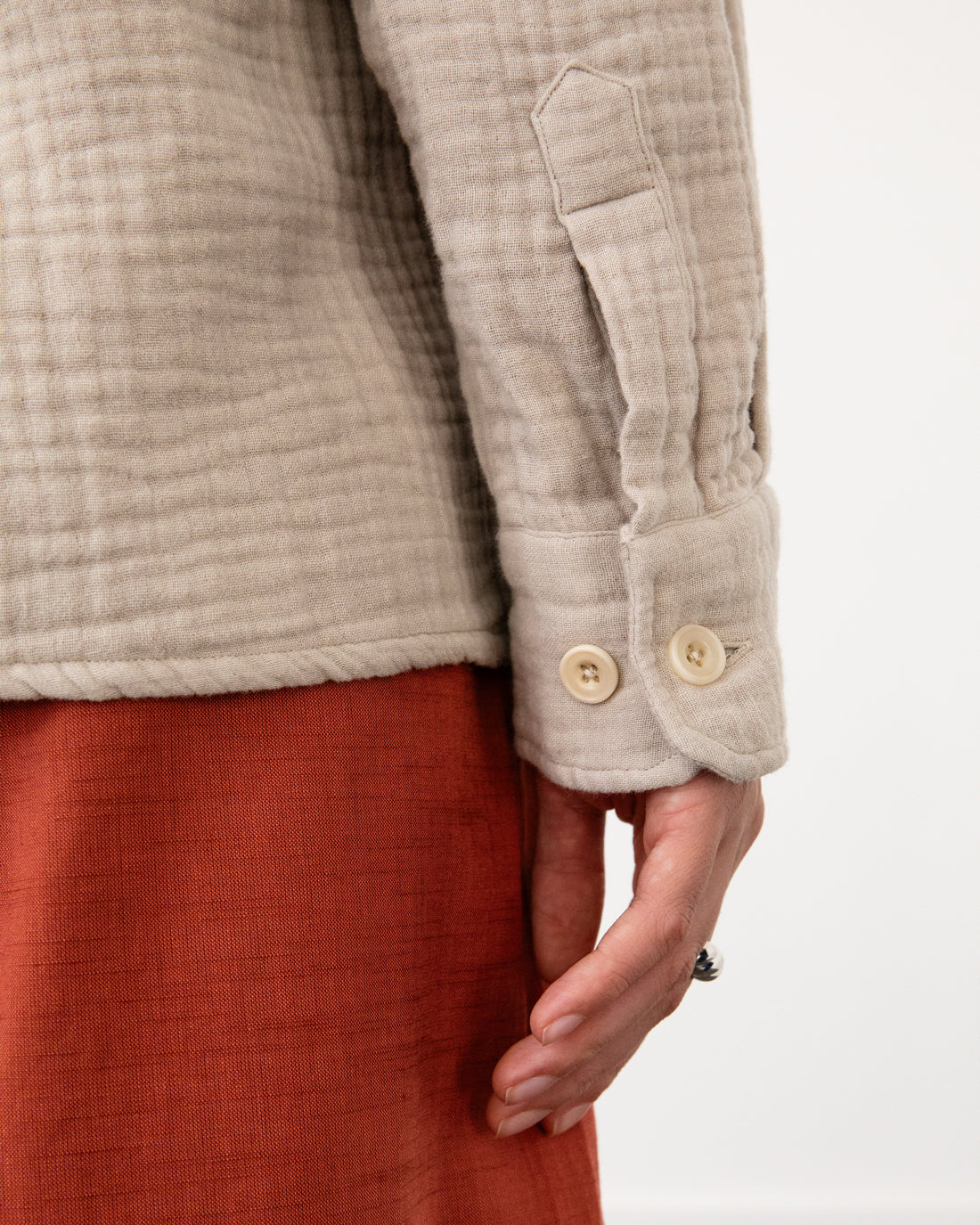 Beige shirt made of 100% organic cotton by Rotholz