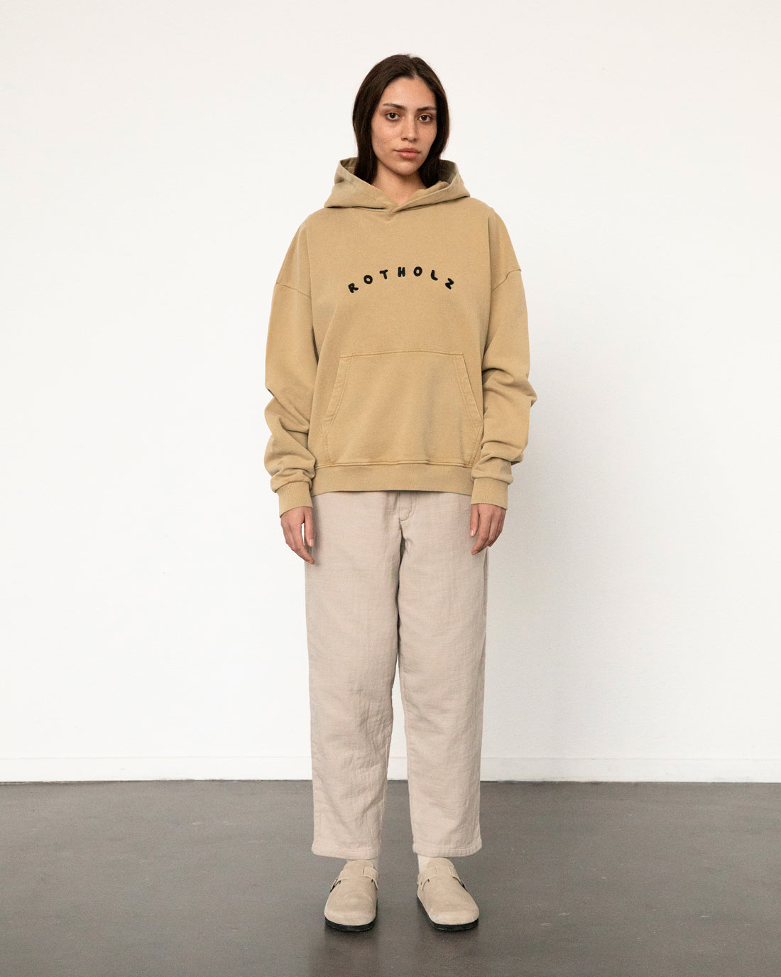 Gelber Pullover Logo aus 100% Bio-Baumwolle von Rotholz