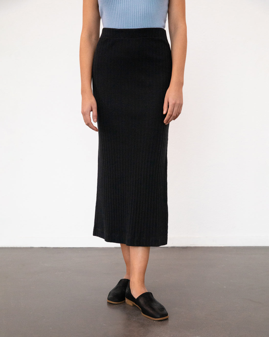 Black ribbed skirt made from 100% organic cotton by Rotholz