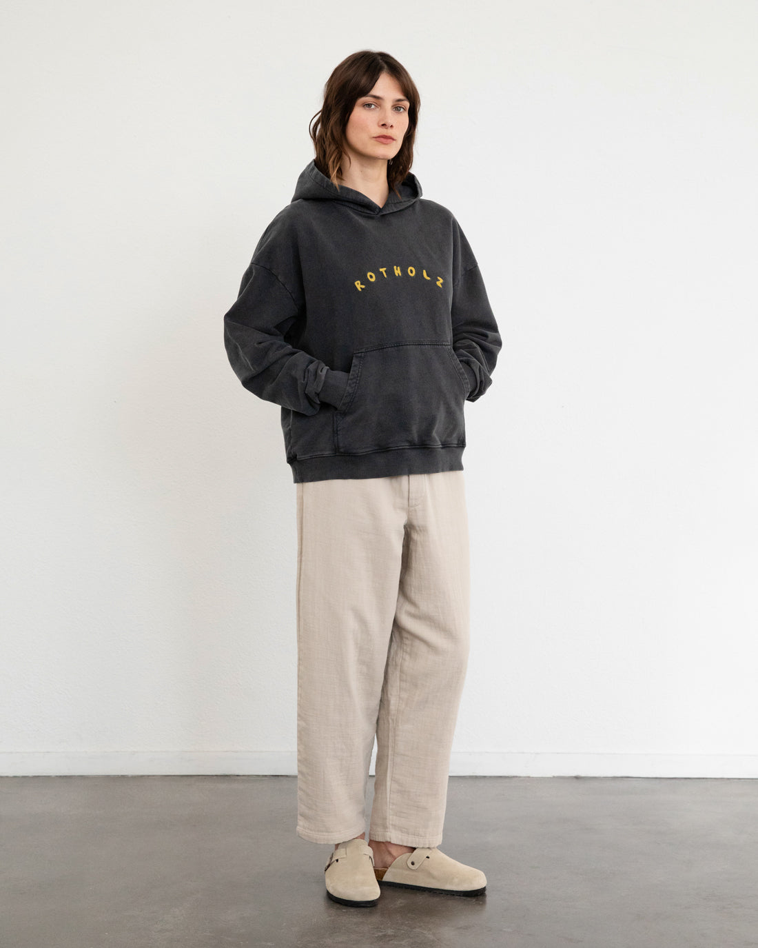 Pull noir avec logo en 100% coton biologique de Rotholz