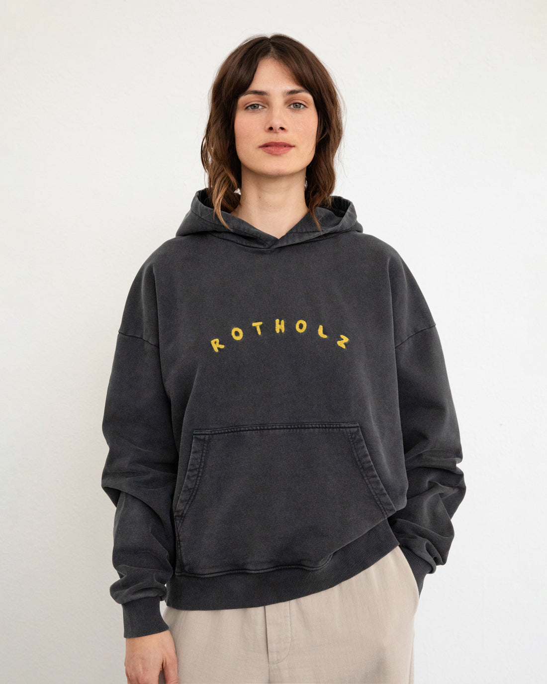 Pull noir avec logo en 100% coton biologique de Rotholz