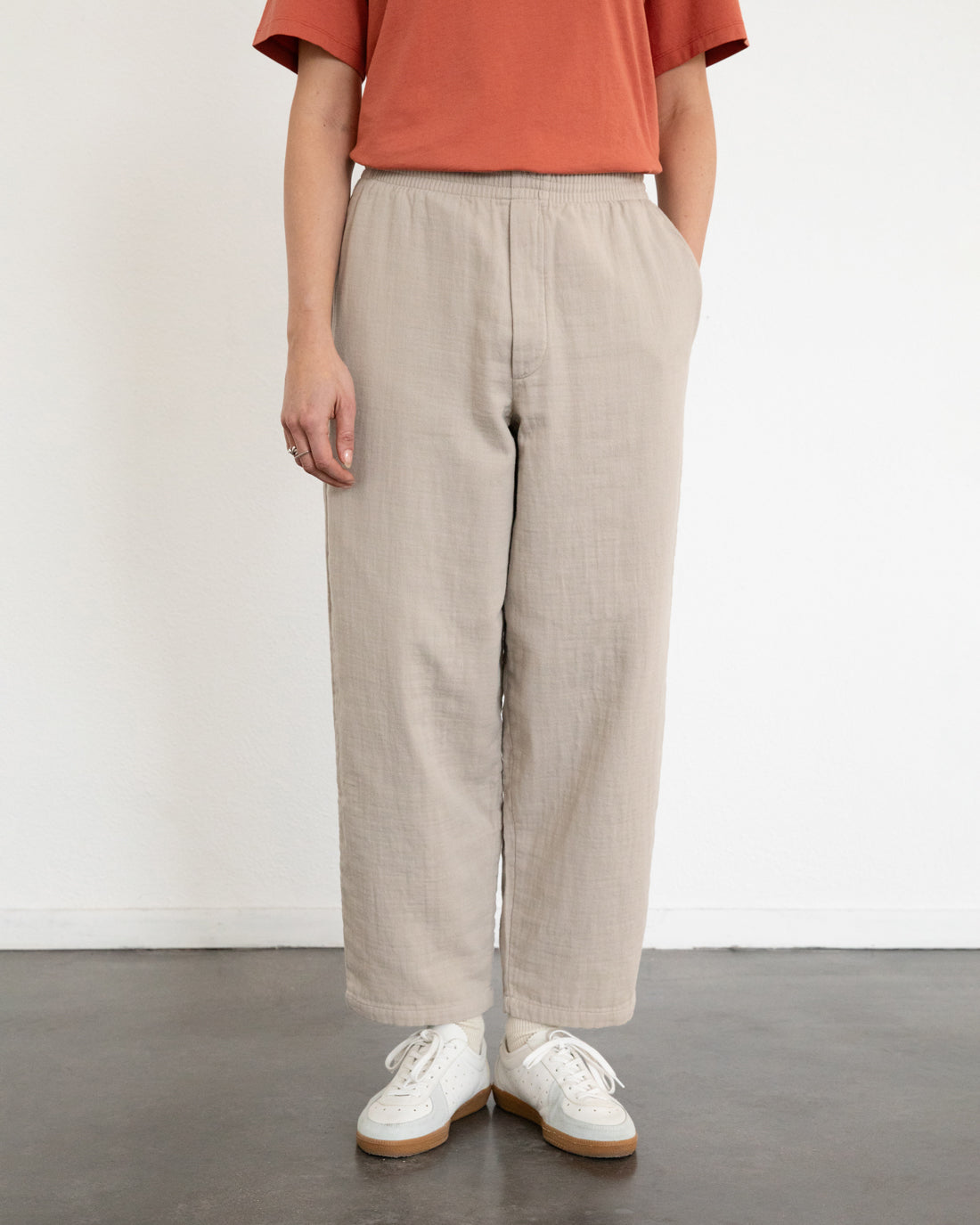 Pantalon large beige en 100 % coton biologique de Rotholz