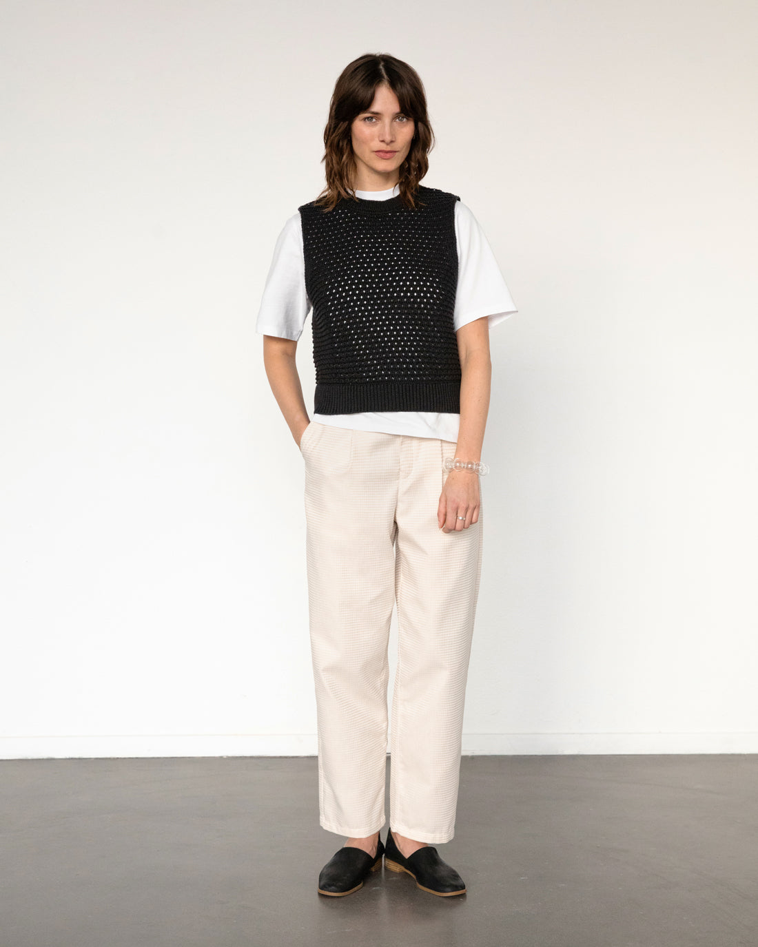 Black knitted vest made of 100% organic cotton by Rotholz