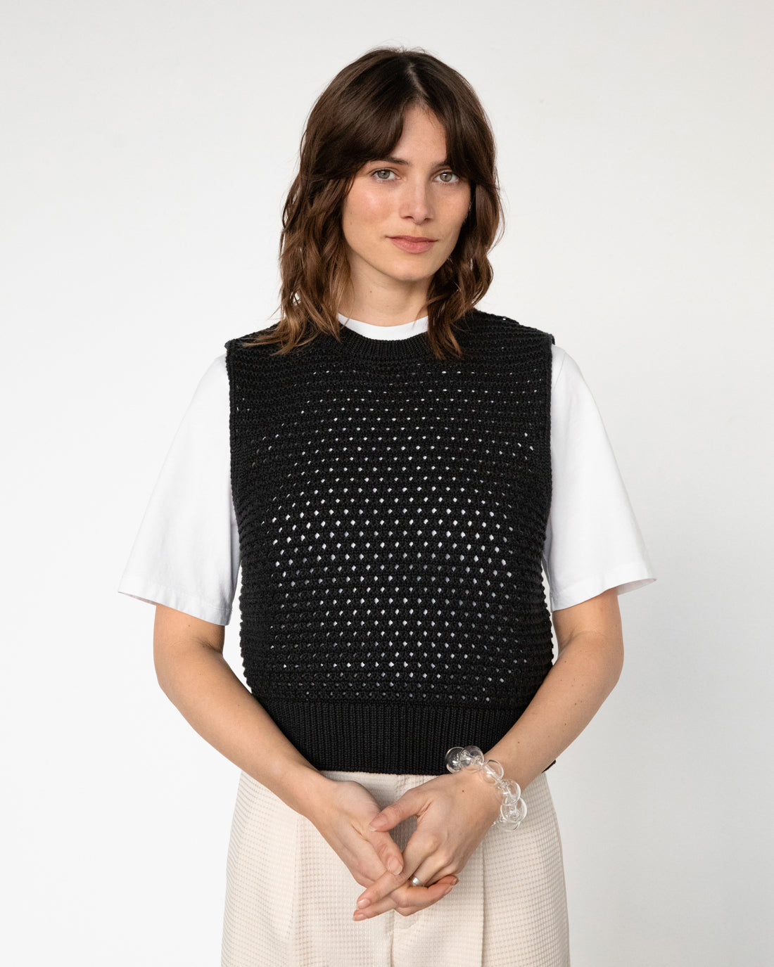 Black knitted vest made of 100% organic cotton by Rotholz