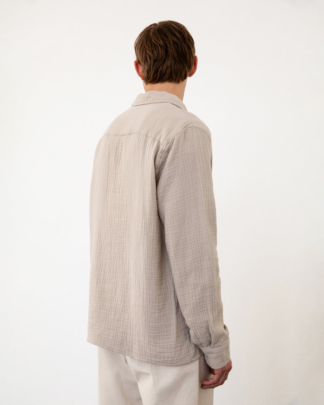 Beige shirt made of 100% muslin organic cotton by Rotholz
