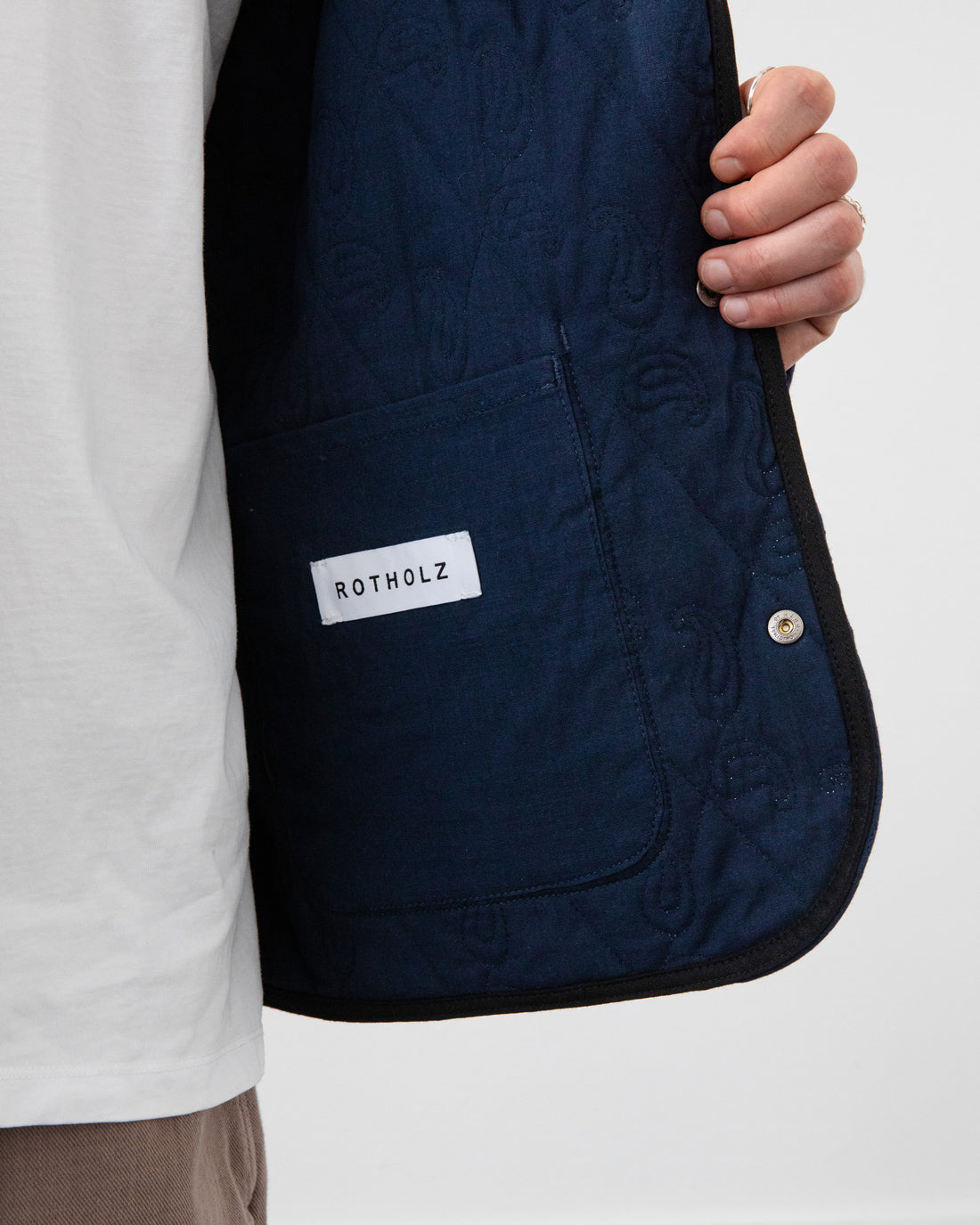 Dunkelblaue Steppjacke aus 100% Bio-Baumwolle von Rotholz