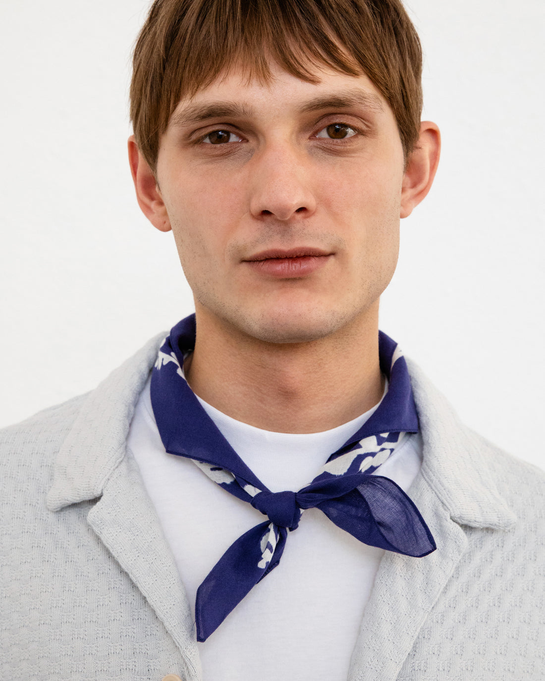 Dunkelblaue Bandana Flowery aus 100% Bio-Baumwolle von Rotholz