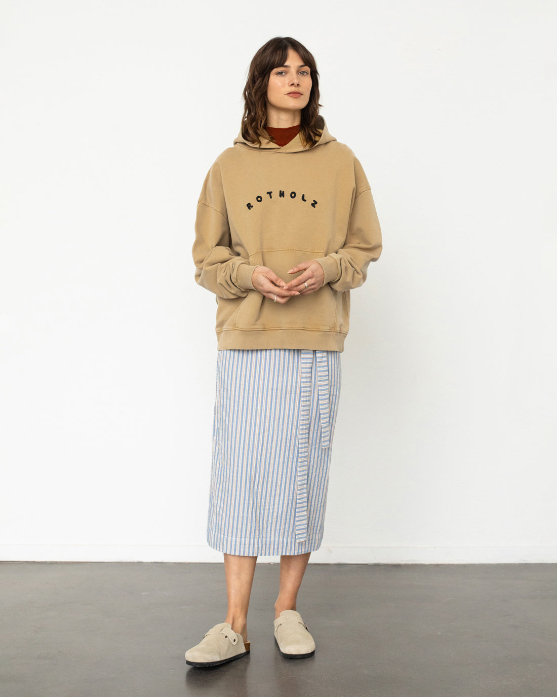 Gelber Pullover Logo aus 100% Bio-Baumwolle von Rotholz