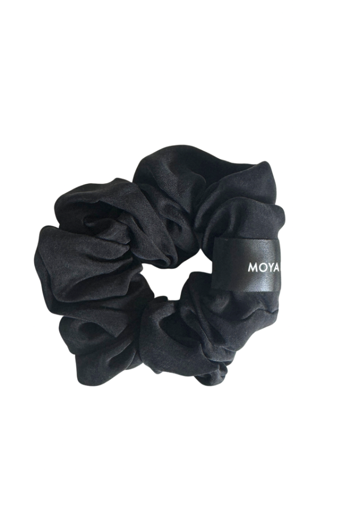 Grauer Haargummi Scrunchie aus 100% Cupro von Moya Kala