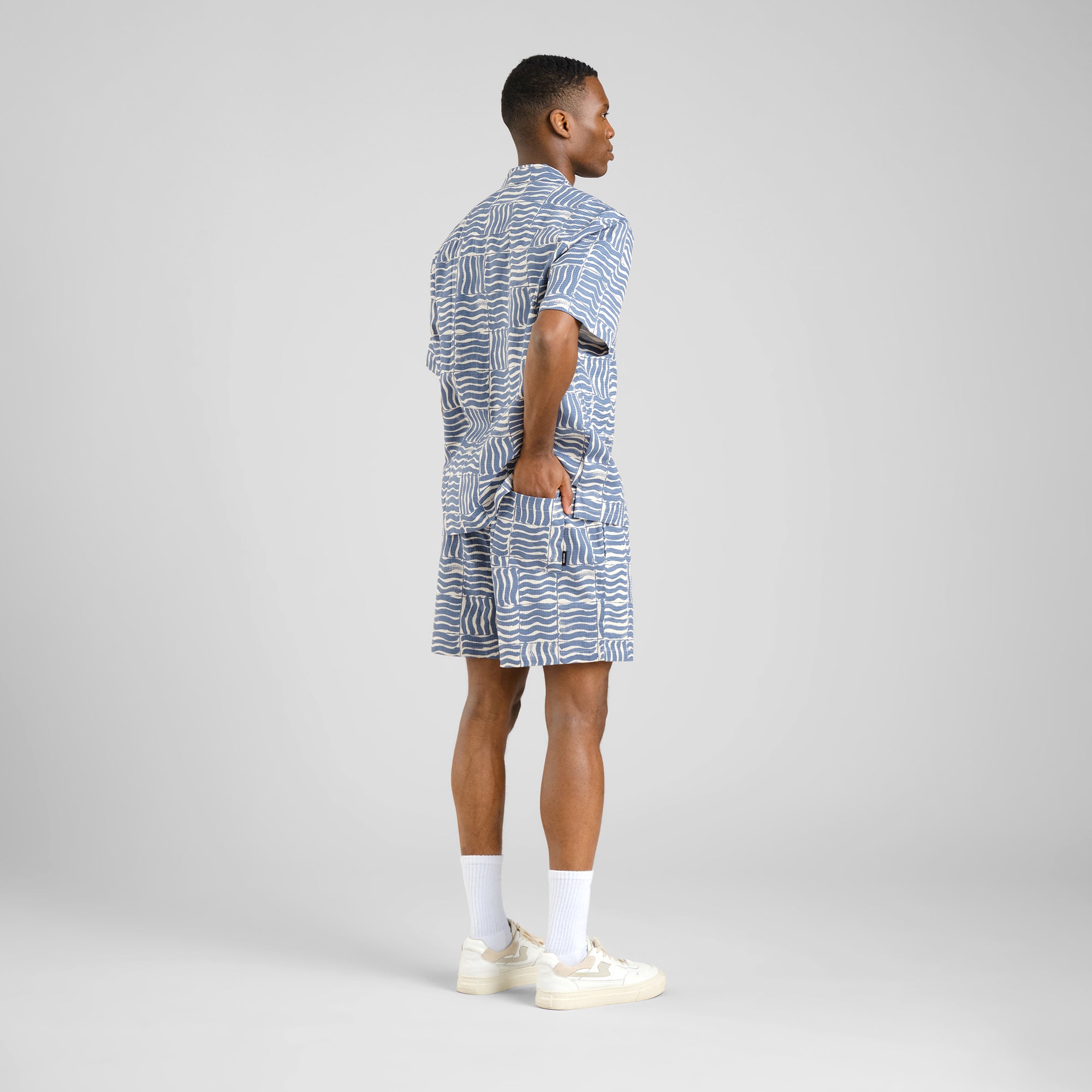 Short à motifs Eddingen en 100% coton biologique par Dedicated