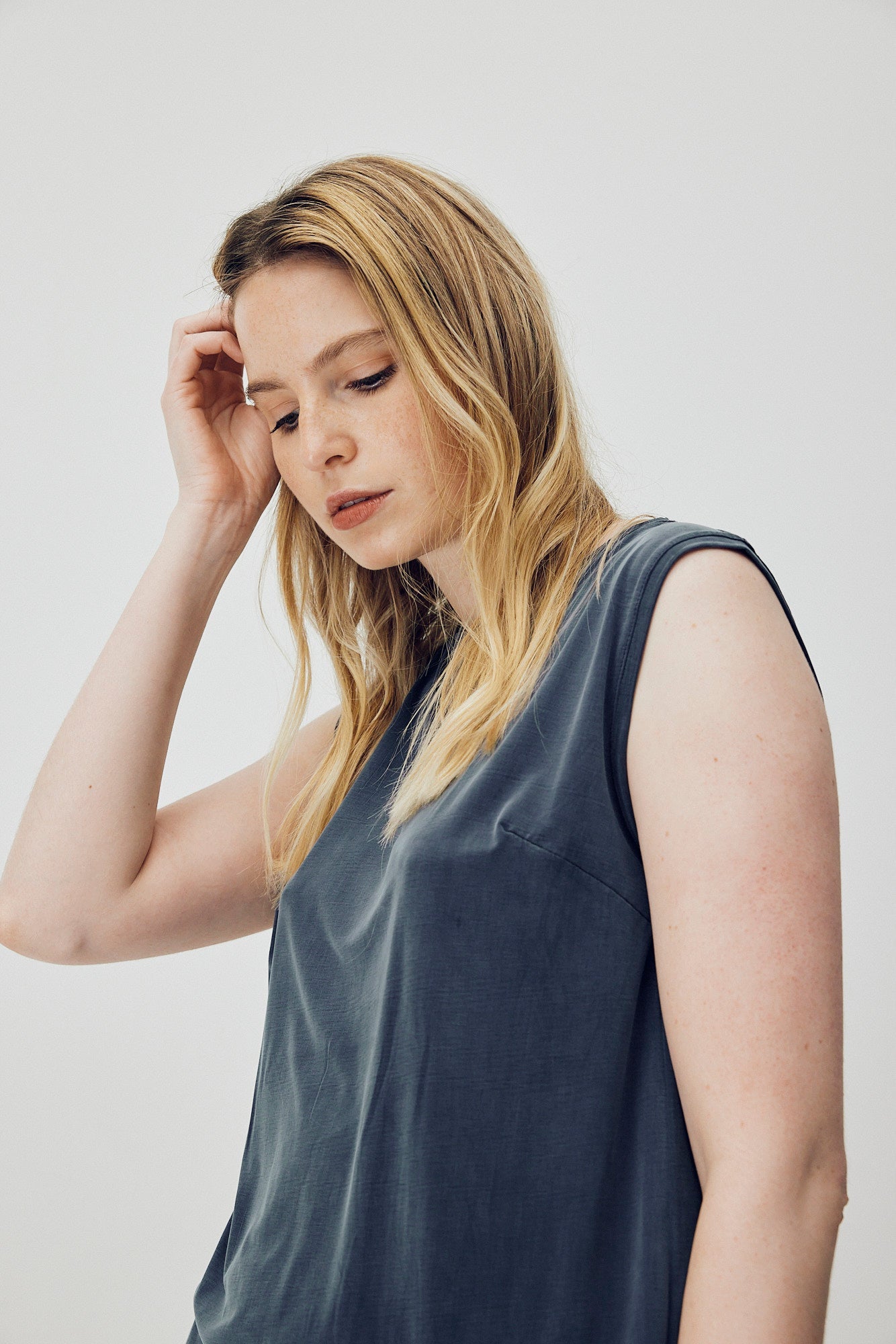 Top en cupro bleu par MOYA KALA