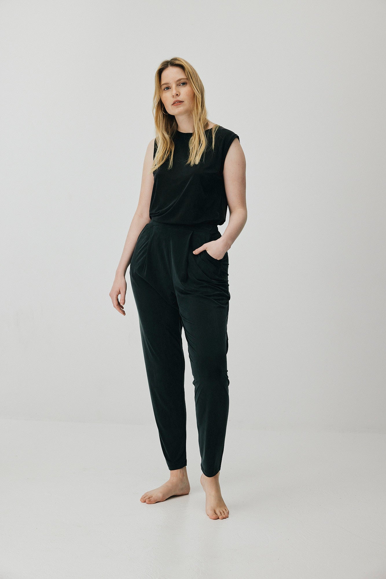 Top en cupro noir par MOYA KALA