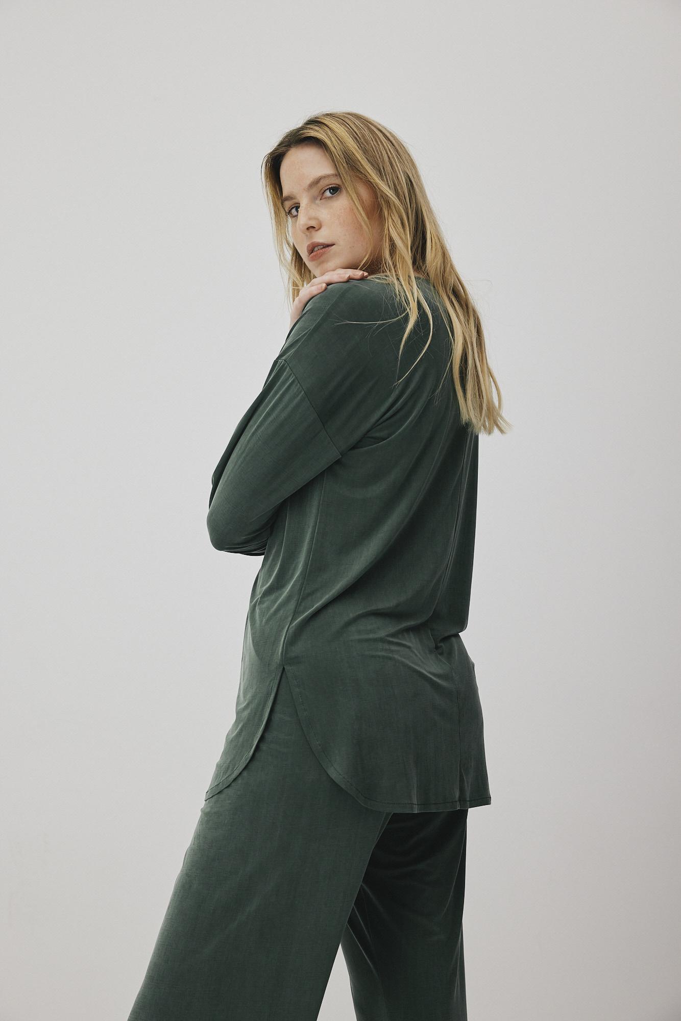 Blouse en cupro verte de MOYA KALA