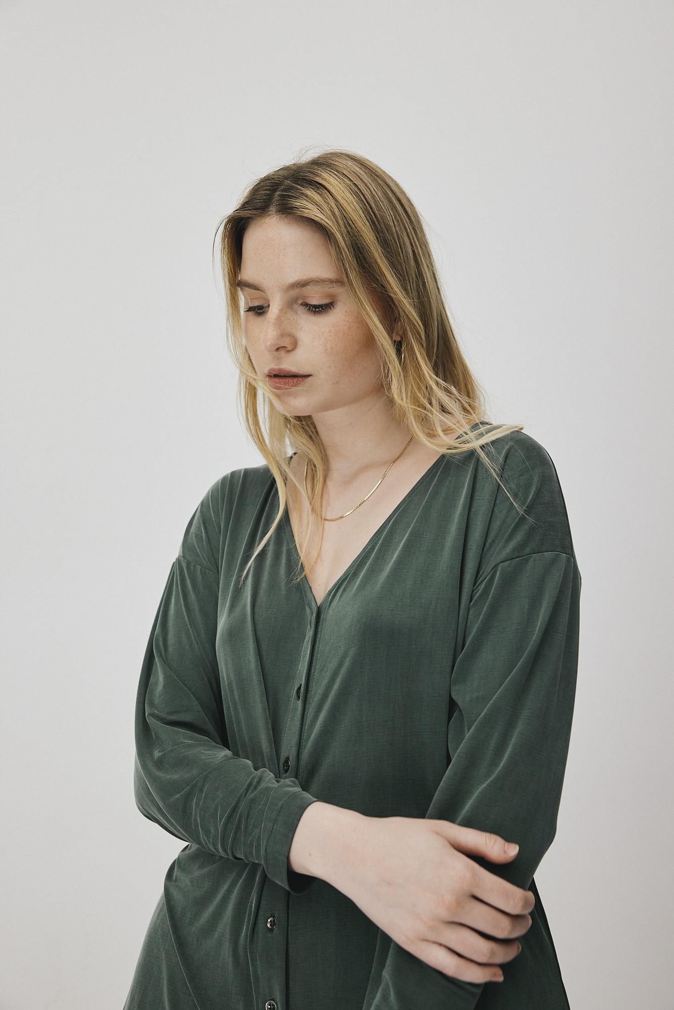 Blouse en cupro verte de MOYA KALA