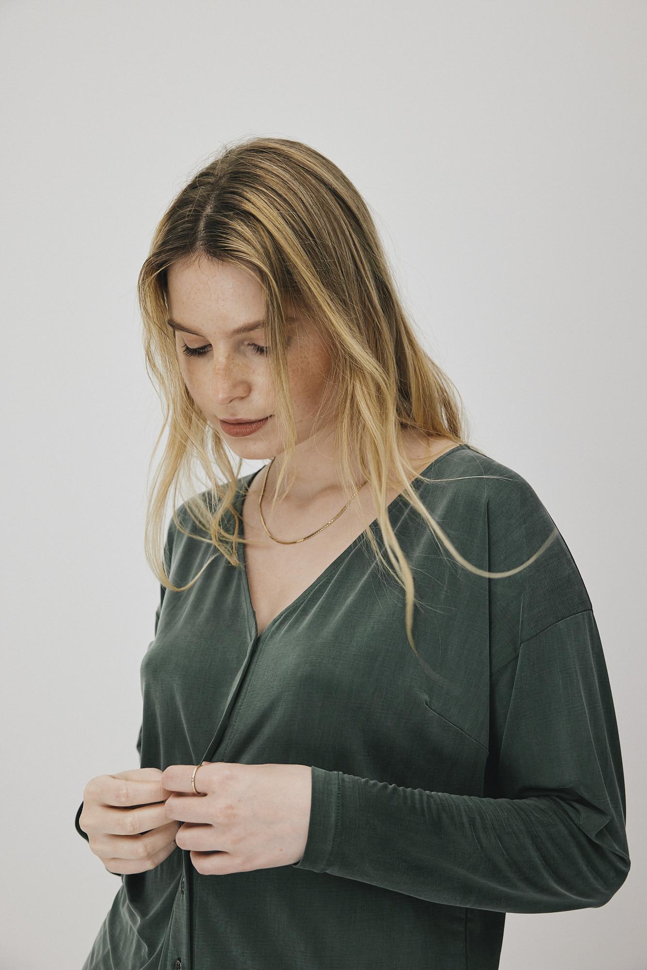 Blouse en cupro verte de MOYA KALA