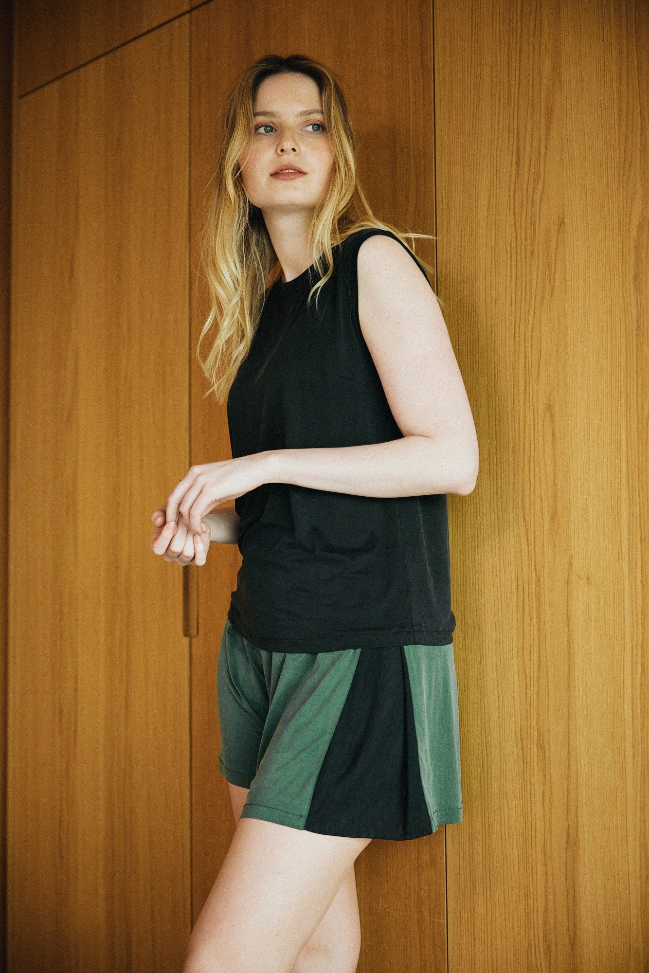 Grüne Bermuda-Shorts aus Cupro von MOYA KALA
