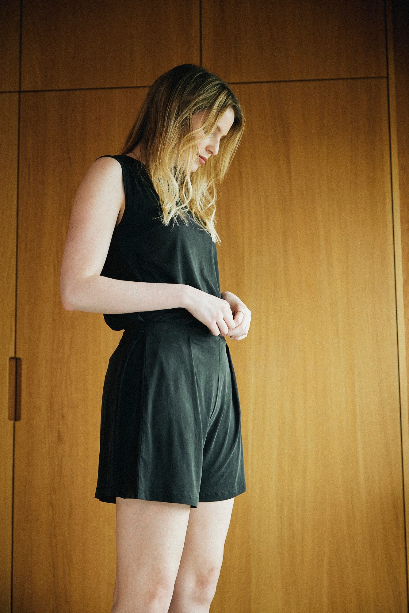 Schwarze Bermuda-Shorts aus Cupro von MOYA KALA
