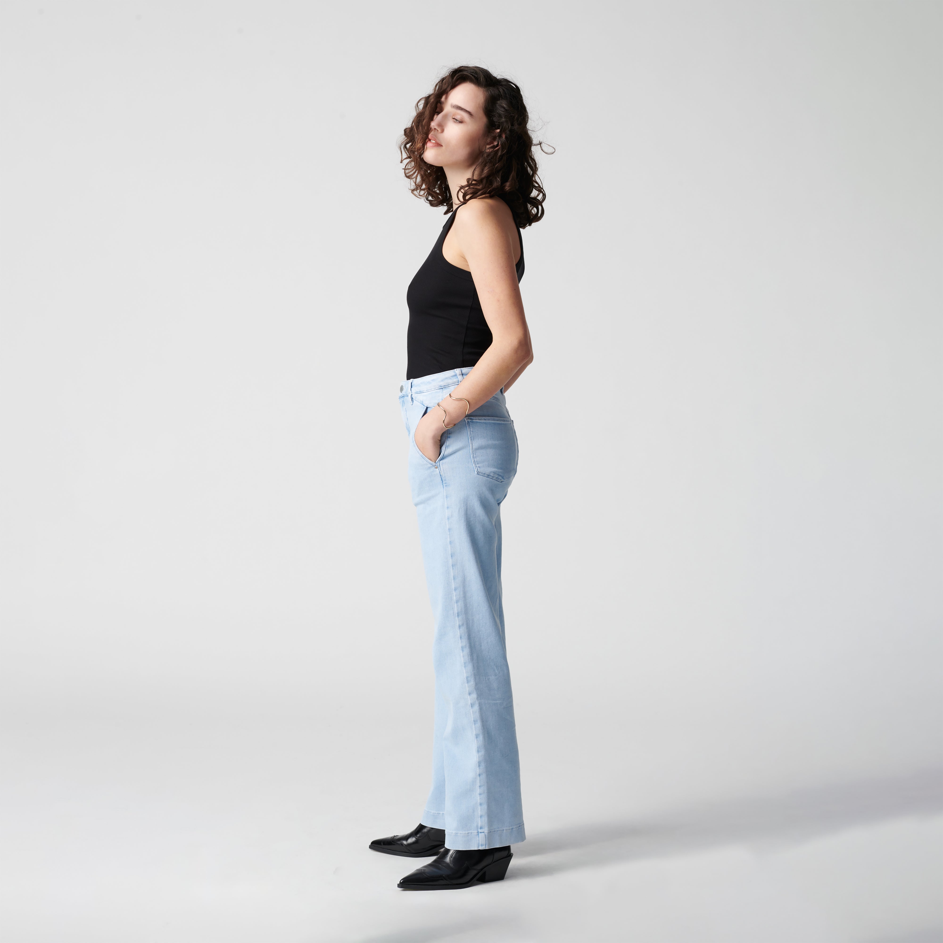 Hellblaue Jeans DEW Flared French Pocket aus Bio-Baumwolle von Dawn Denim