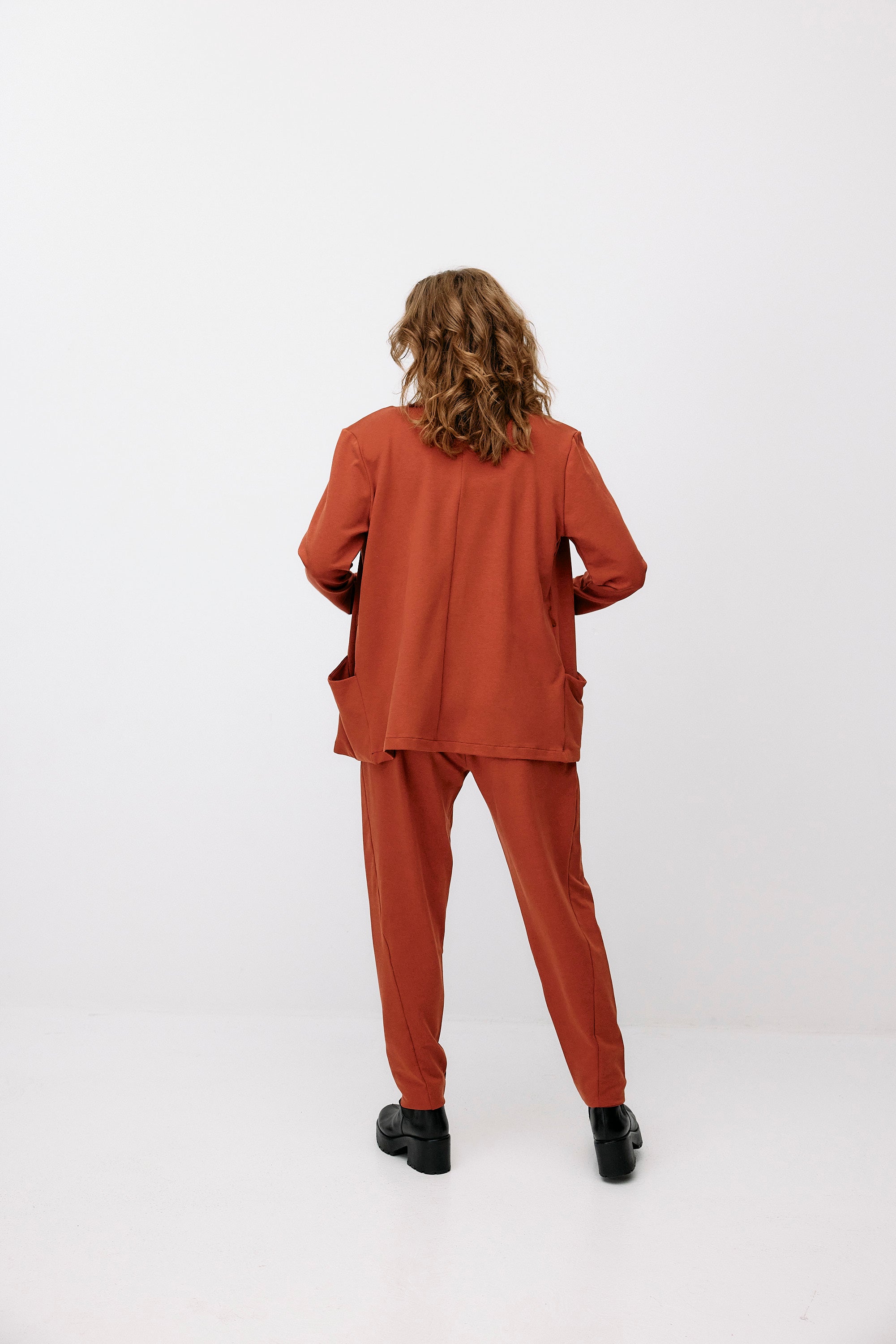 Jogger formel - rouge camel par Moya Kala