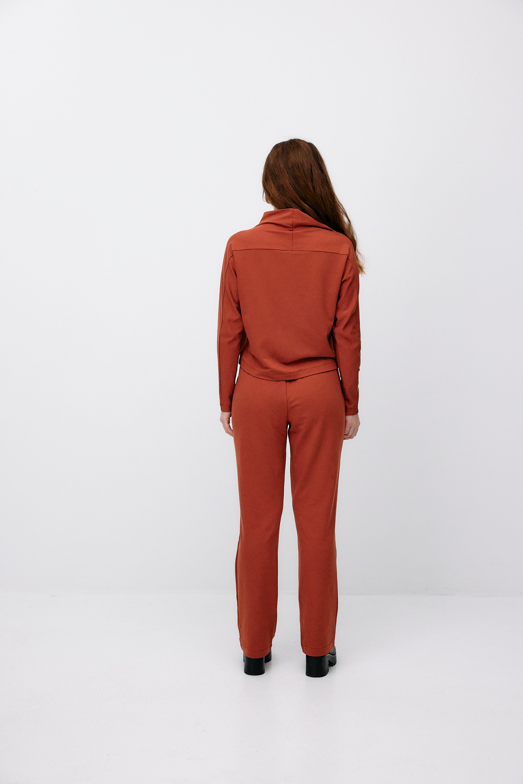 Pull court formel - camel rouge par Moya Kala