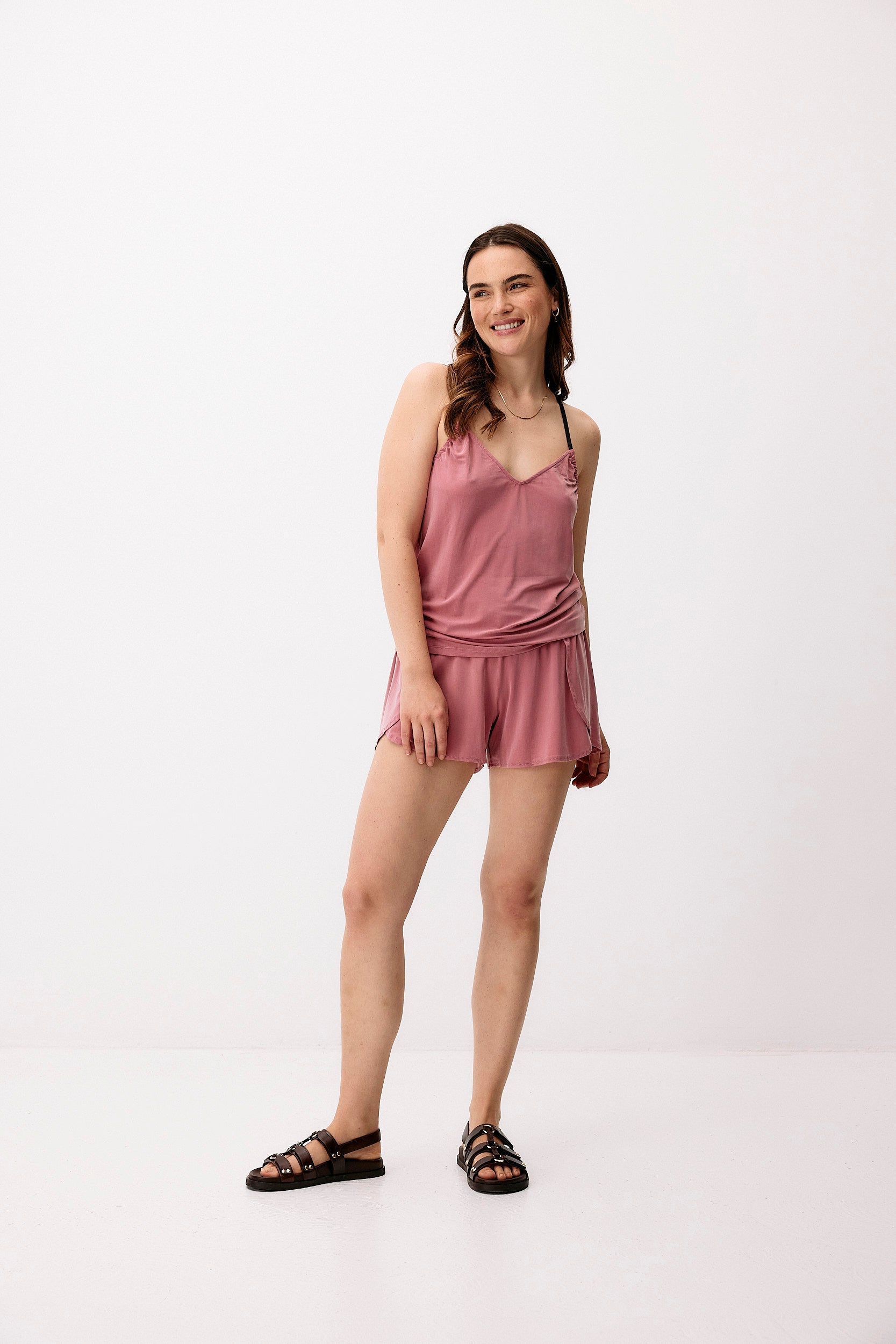 Haut à bretelles en cupro rose par Moya Kala