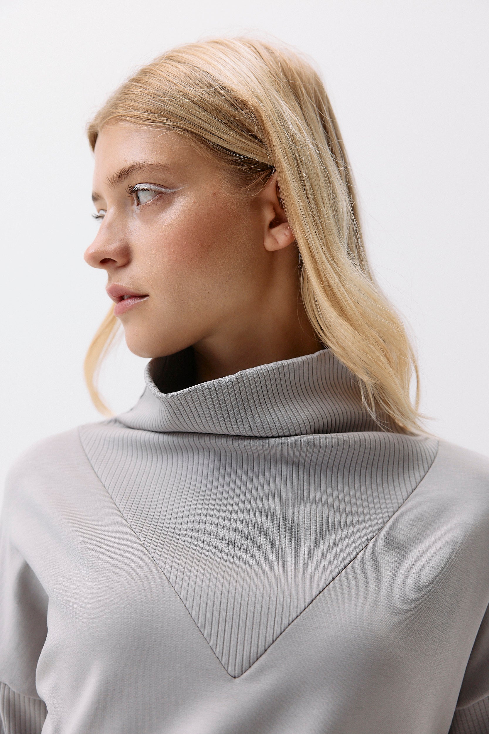 Formal Rib Sweater - opal grey von Moya Kala