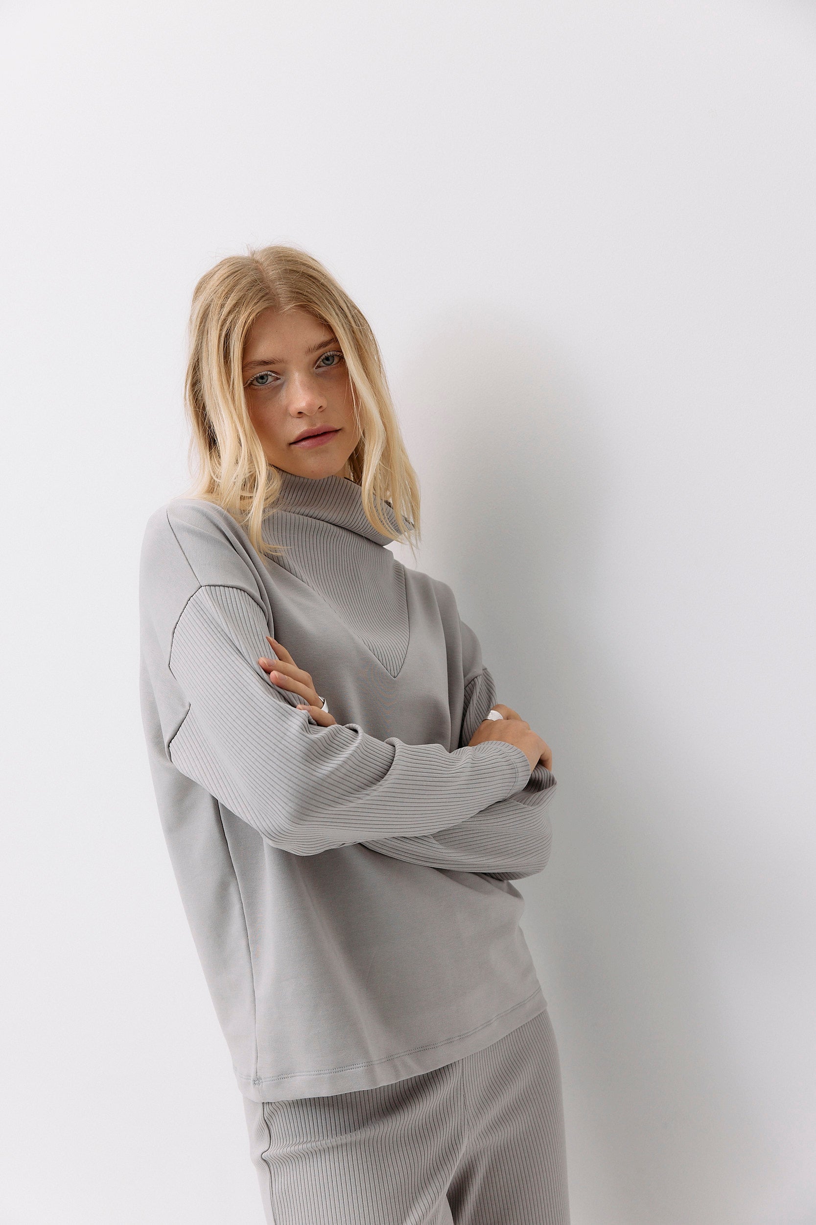 Formal Rib Sweater - opal grey von Moya Kala